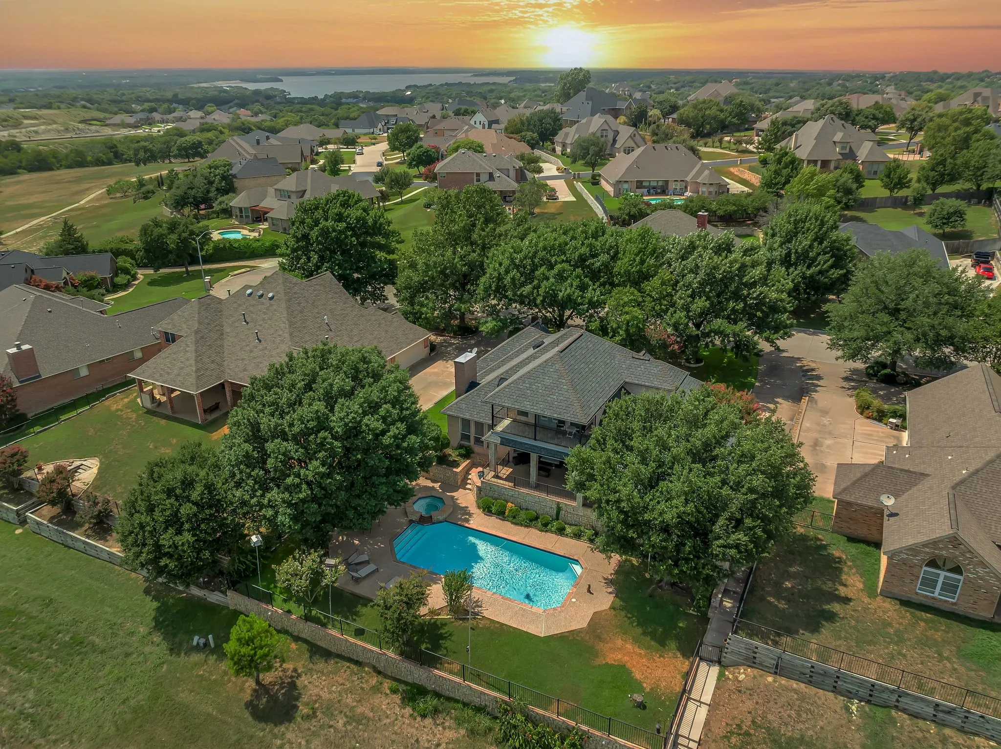 Single Family Residence For Sale in Tarrant County , 7613 Royal Troon Drive, Fort Worth, Texas 76179, 3 Bedroom, 4 Bathroom, 2 Garage spaces, 3,271 Sqft, built in 1998, mls#21364537, Real Estate Agent in Fort Worth, Homes For Sale in Tarrant county, Homes For Sale in Fort Worth, Realtor in Fort Worth Texas, Real Estate Brokerage Independent Realty Texas, Luminita Cordes Realtor