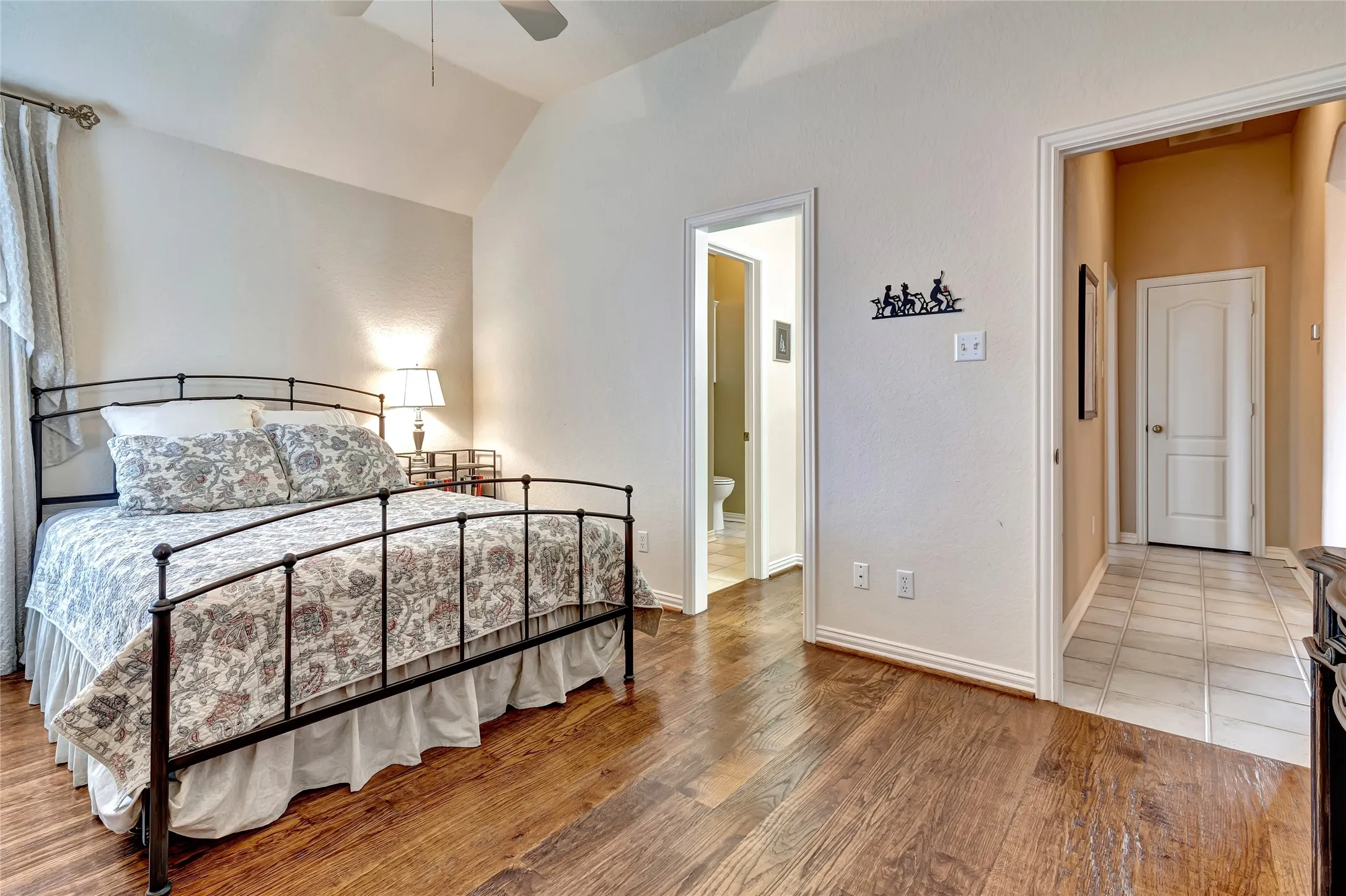 Single Family Residence For Sale in Tarrant County , 7613 Royal Troon Drive, Fort Worth, Texas 76179, 3 Bedroom, 4 Bathroom, 2 Garage spaces, 3,271 Sqft, built in 1998, mls#21364537, Real Estate Agent in Fort Worth, Homes For Sale in Tarrant county, Homes For Sale in Fort Worth, Realtor in Fort Worth Texas, Real Estate Brokerage Independent Realty Texas, Luminita Cordes Realtor