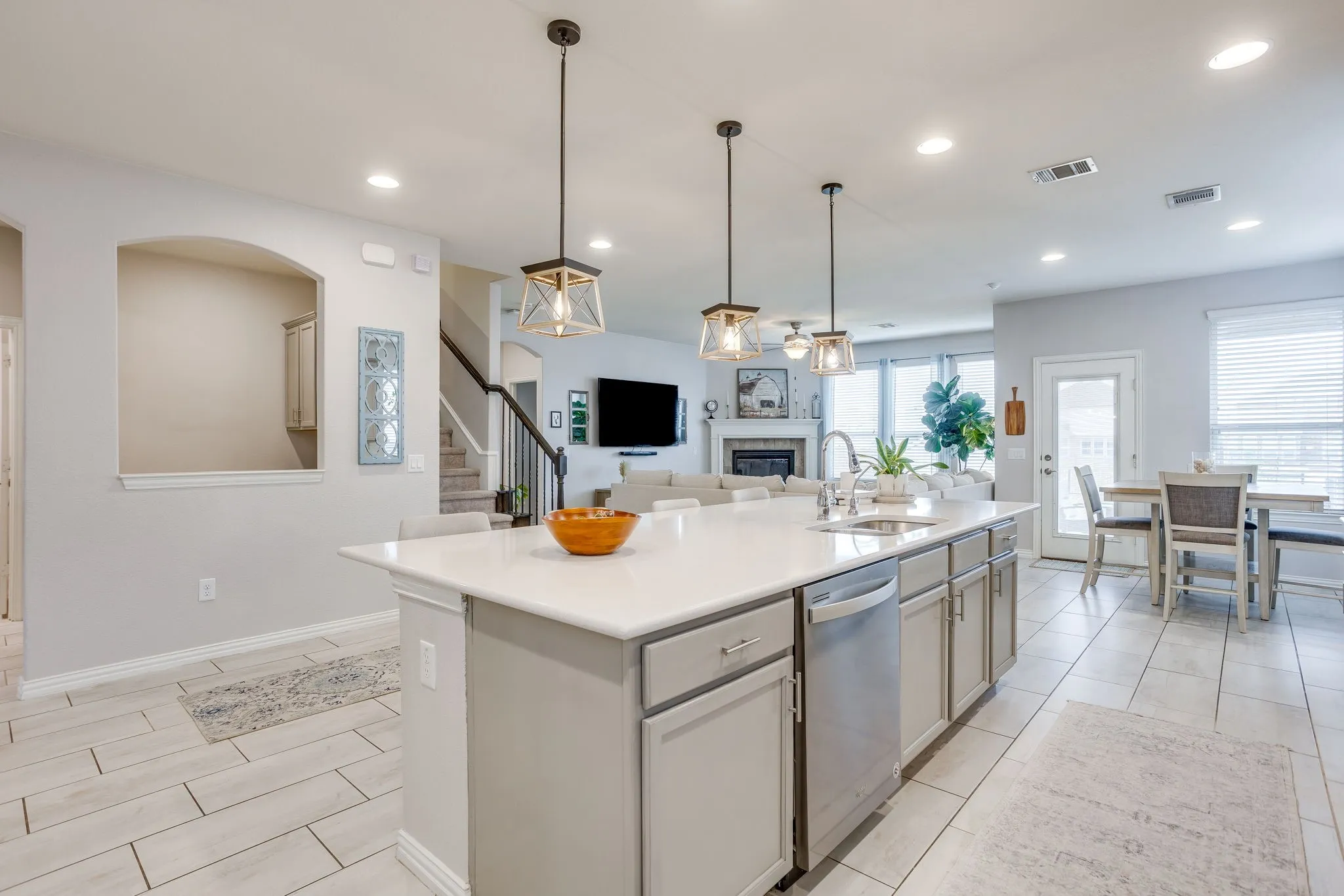 Single Family Residence For Sale in Johnson County , 3508 Weyburn Drive, Mansfield, Texas 76084, 4 Bedroom, 3 Bathroom, 2 Garage spaces, 3,152 Sqft, built in 2018, mls#21362728, Real Estate Agent in Mansfield, Homes For Sale in Johnson county, Homes For Sale in Mansfield, Realtor in Mansfield Texas, Real Estate Brokerage Independent Realty Texas, Luminita Cordes Realtor