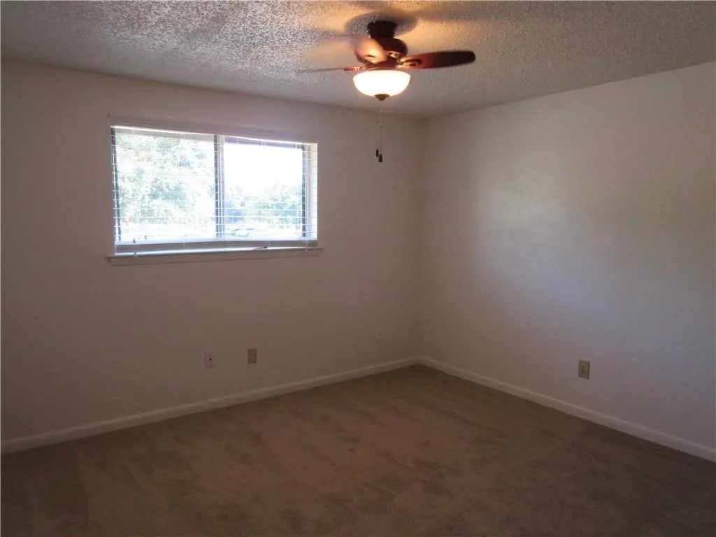 Duplex For Rent in Dallas County , 113 Shadybrook Drive, De Soto, Texas 75115, 3 Bedroom, 3 Bathroom, 2 Garage spaces, 1,403 Sqft, built in 1975, mls#21365916, Real Estate Agent in De Soto, Homes For Rent in Dallas county, Homes For Rent in De Soto, Realtor in De Soto Texas, Real Estate Brokerage Independent Realty Texas, Luminita Cordes Realtor