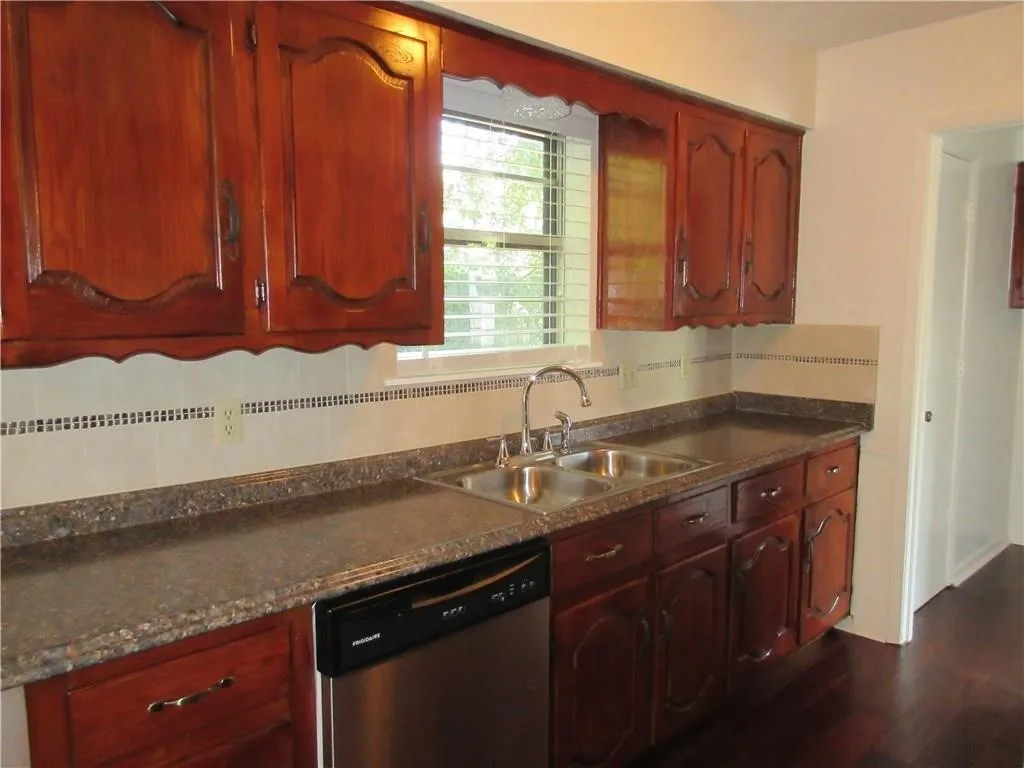 Duplex For Rent in Dallas County , 113 Shadybrook Drive, De Soto, Texas 75115, 3 Bedroom, 3 Bathroom, 2 Garage spaces, 1,403 Sqft, built in 1975, mls#21365916, Real Estate Agent in De Soto, Homes For Rent in Dallas county, Homes For Rent in De Soto, Realtor in De Soto Texas, Real Estate Brokerage Independent Realty Texas, Luminita Cordes Realtor