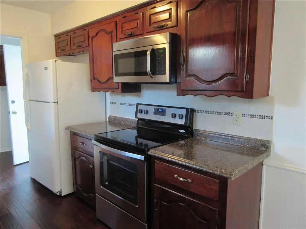 Duplex For Rent in Dallas County , 113 Shadybrook Drive, De Soto, Texas 75115, 3 Bedroom, 3 Bathroom, 2 Garage spaces, 1,403 Sqft, built in 1975, mls#21365916, Real Estate Agent in De Soto, Homes For Rent in Dallas county, Homes For Rent in De Soto, Realtor in De Soto Texas, Real Estate Brokerage Independent Realty Texas, Luminita Cordes Realtor