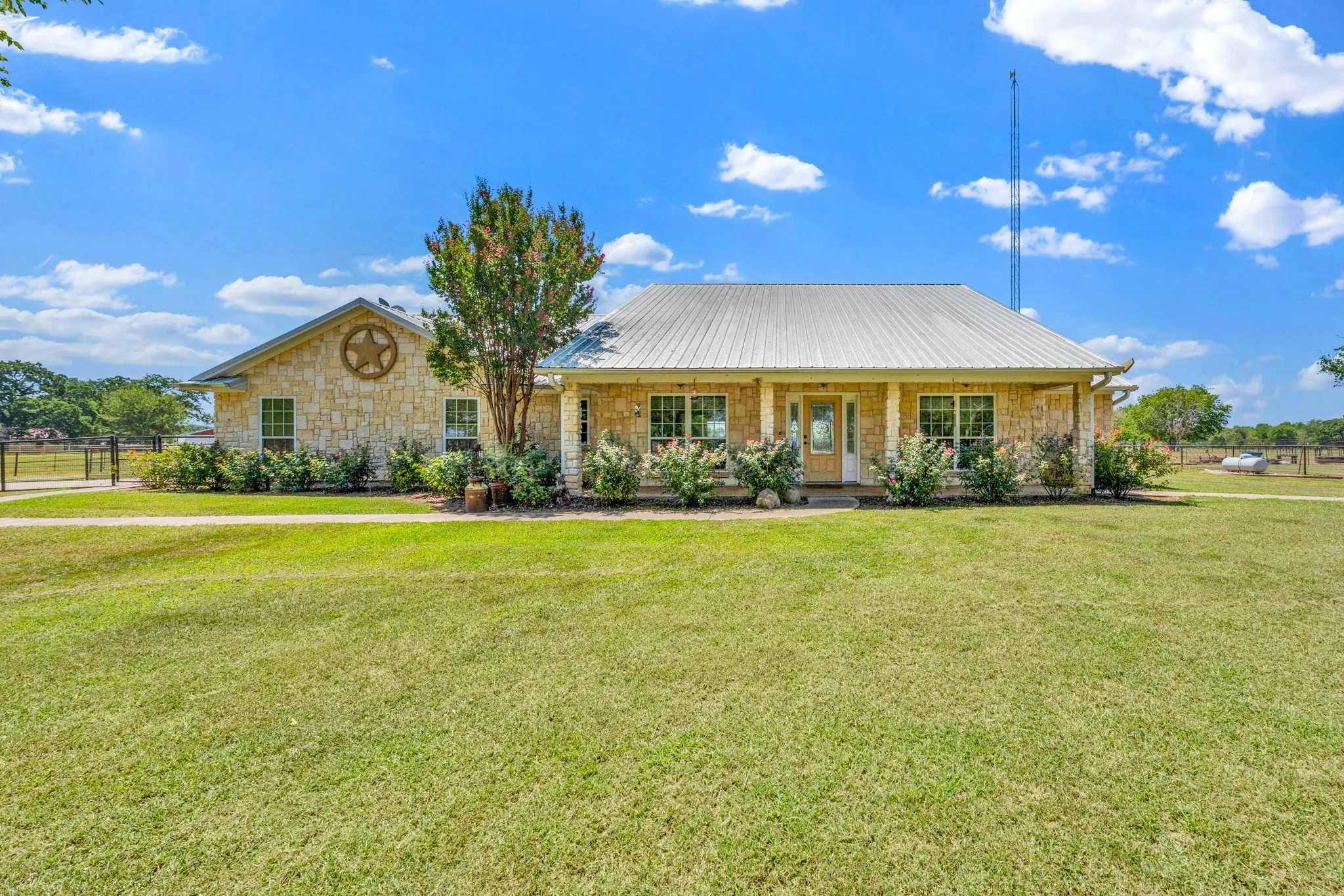 Single Family Residence For Sale in Rains County , 3503 State Highway 276, Emory, Texas 75440, 3 Bedroom, 2 Bathroom, 2 Garage spaces, 2,253 Sqft, built in 2008, mls#21365829, Real Estate Agent in Emory, Homes For Sale in Rains county, Homes For Sale in Emory, Realtor in Emory Texas, Real Estate Brokerage Independent Realty Texas, Luminita Cordes Realtor