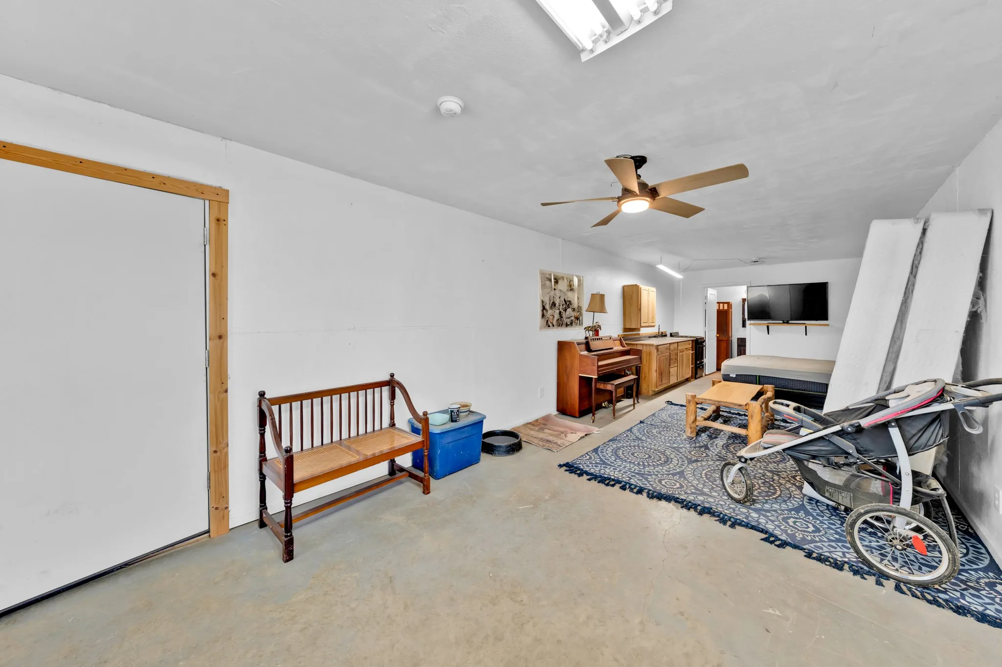 Single Family Residence For Sale in Rains County , 3503 State Highway 276, Emory, Texas 75440, 3 Bedroom, 2 Bathroom, 2 Garage spaces, 2,253 Sqft, built in 2008, mls#21365829, Real Estate Agent in Emory, Homes For Sale in Rains county, Homes For Sale in Emory, Realtor in Emory Texas, Real Estate Brokerage Independent Realty Texas, Luminita Cordes Realtor