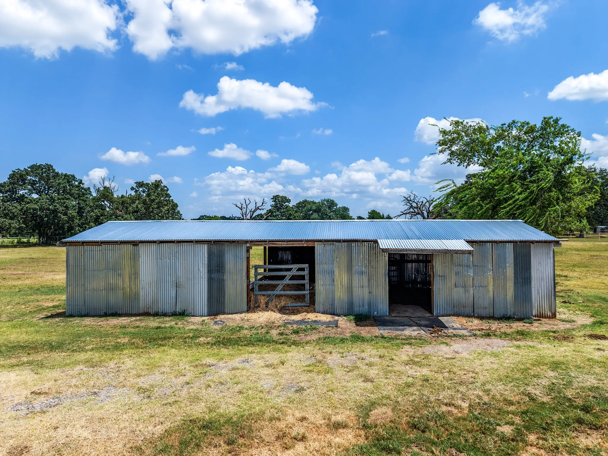 Single Family Residence For Sale in Rains County , 3503 State Highway 276, Emory, Texas 75440, 3 Bedroom, 2 Bathroom, 2 Garage spaces, 2,253 Sqft, built in 2008, mls#21365829, Real Estate Agent in Emory, Homes For Sale in Rains county, Homes For Sale in Emory, Realtor in Emory Texas, Real Estate Brokerage Independent Realty Texas, Luminita Cordes Realtor
