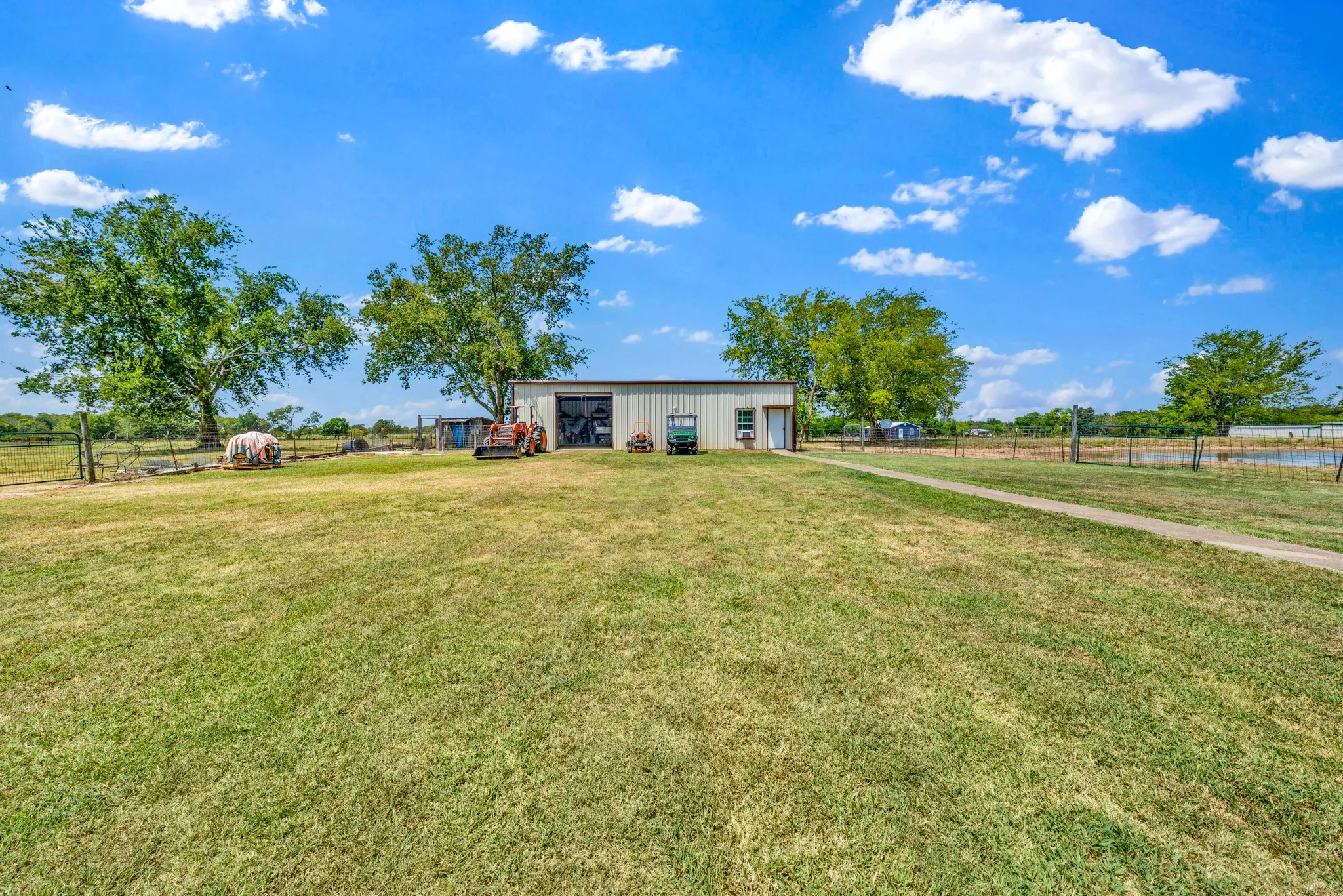 Single Family Residence For Sale in Rains County , 3503 State Highway 276, Emory, Texas 75440, 3 Bedroom, 2 Bathroom, 2 Garage spaces, 2,253 Sqft, built in 2008, mls#21365829, Real Estate Agent in Emory, Homes For Sale in Rains county, Homes For Sale in Emory, Realtor in Emory Texas, Real Estate Brokerage Independent Realty Texas, Luminita Cordes Realtor