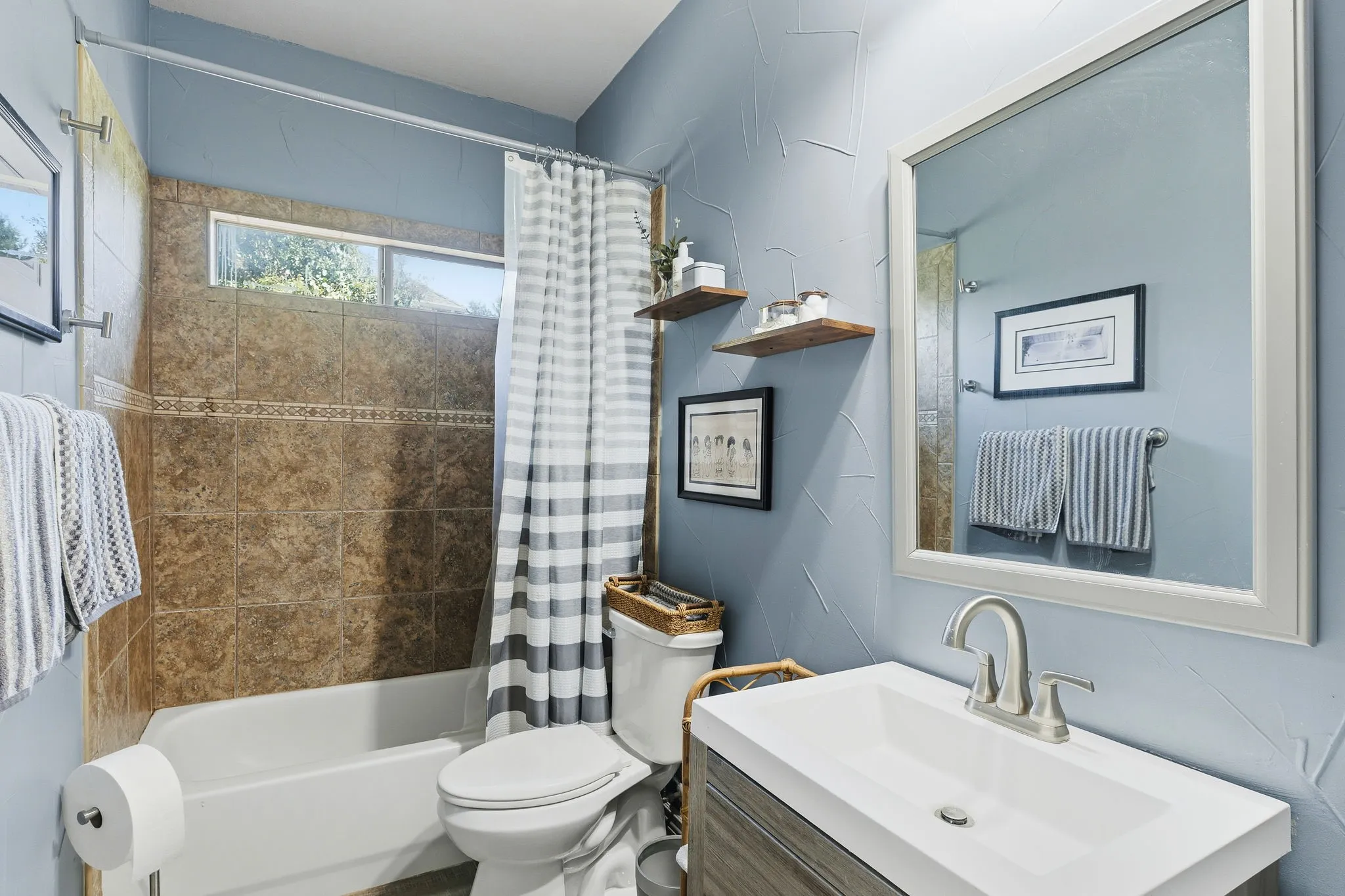 Single Family Residence For Sale in Collin County , 1000 Monticello Drive, Prosper, Texas 75078, 4 Bedroom, 3 Bathroom, 3 Garage spaces, 3,908 Sqft, built in 2005, mls#21356495, Real Estate Agent in Prosper, Homes For Sale in Collin county, Homes For Sale in Prosper, Realtor in Prosper Texas, Real Estate Brokerage Independent Realty Texas, Luminita Cordes Realtor