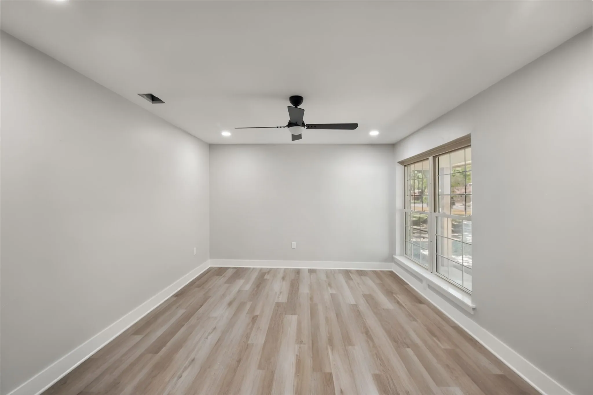 Single Family Residence For Sale in Navarro County , 1003 Woodcastle Drive, Corsicana, Texas 75110, 3 Bedroom, 2 Bathroom, Garage spaces, 2,160 Sqft, built in 1968, mls#21363782, Real Estate Agent in Corsicana, Homes For Sale in Navarro county, Homes For Sale in Corsicana, Realtor in Corsicana Texas, Real Estate Brokerage Independent Realty Texas, Luminita Cordes Realtor