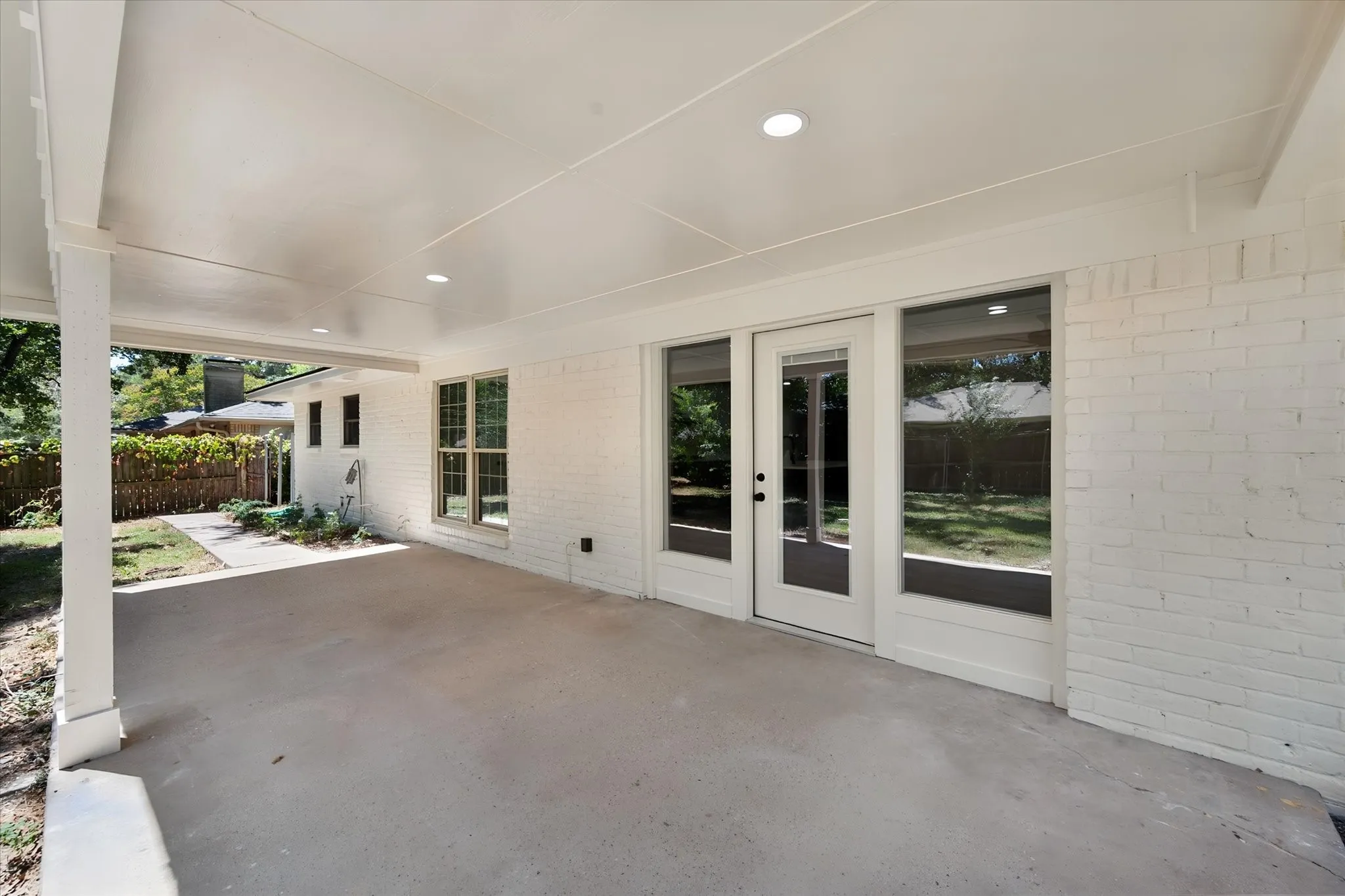 Single Family Residence For Sale in Navarro County , 1003 Woodcastle Drive, Corsicana, Texas 75110, 3 Bedroom, 2 Bathroom, Garage spaces, 2,160 Sqft, built in 1968, mls#21363782, Real Estate Agent in Corsicana, Homes For Sale in Navarro county, Homes For Sale in Corsicana, Realtor in Corsicana Texas, Real Estate Brokerage Independent Realty Texas, Luminita Cordes Realtor