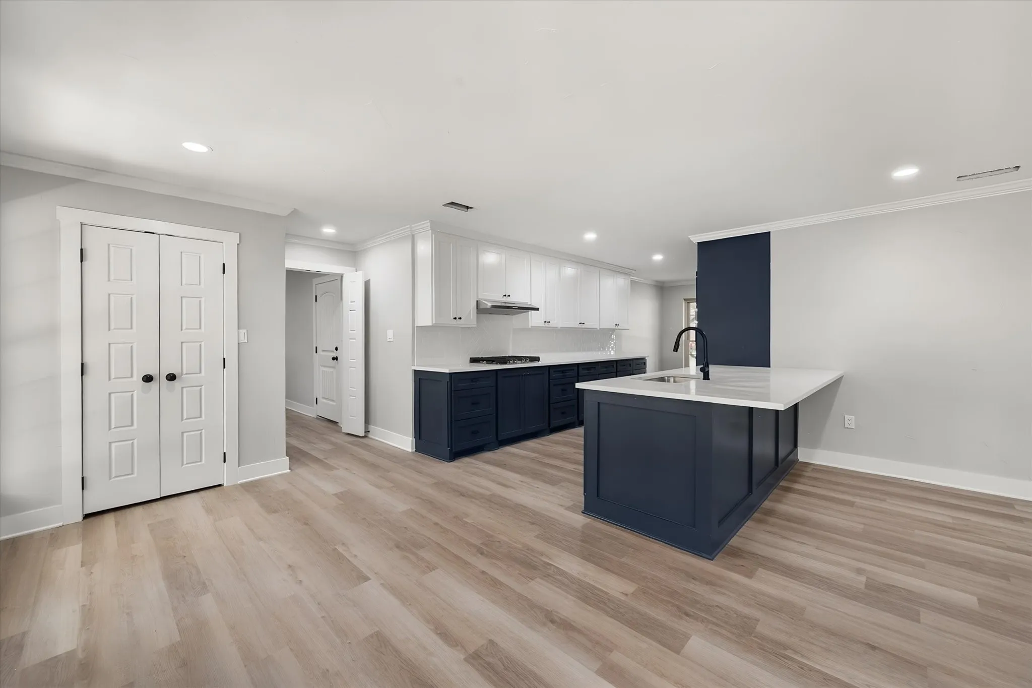 Single Family Residence For Sale in Navarro County , 1003 Woodcastle Drive, Corsicana, Texas 75110, 3 Bedroom, 2 Bathroom, Garage spaces, 2,160 Sqft, built in 1968, mls#21363782, Real Estate Agent in Corsicana, Homes For Sale in Navarro county, Homes For Sale in Corsicana, Realtor in Corsicana Texas, Real Estate Brokerage Independent Realty Texas, Luminita Cordes Realtor