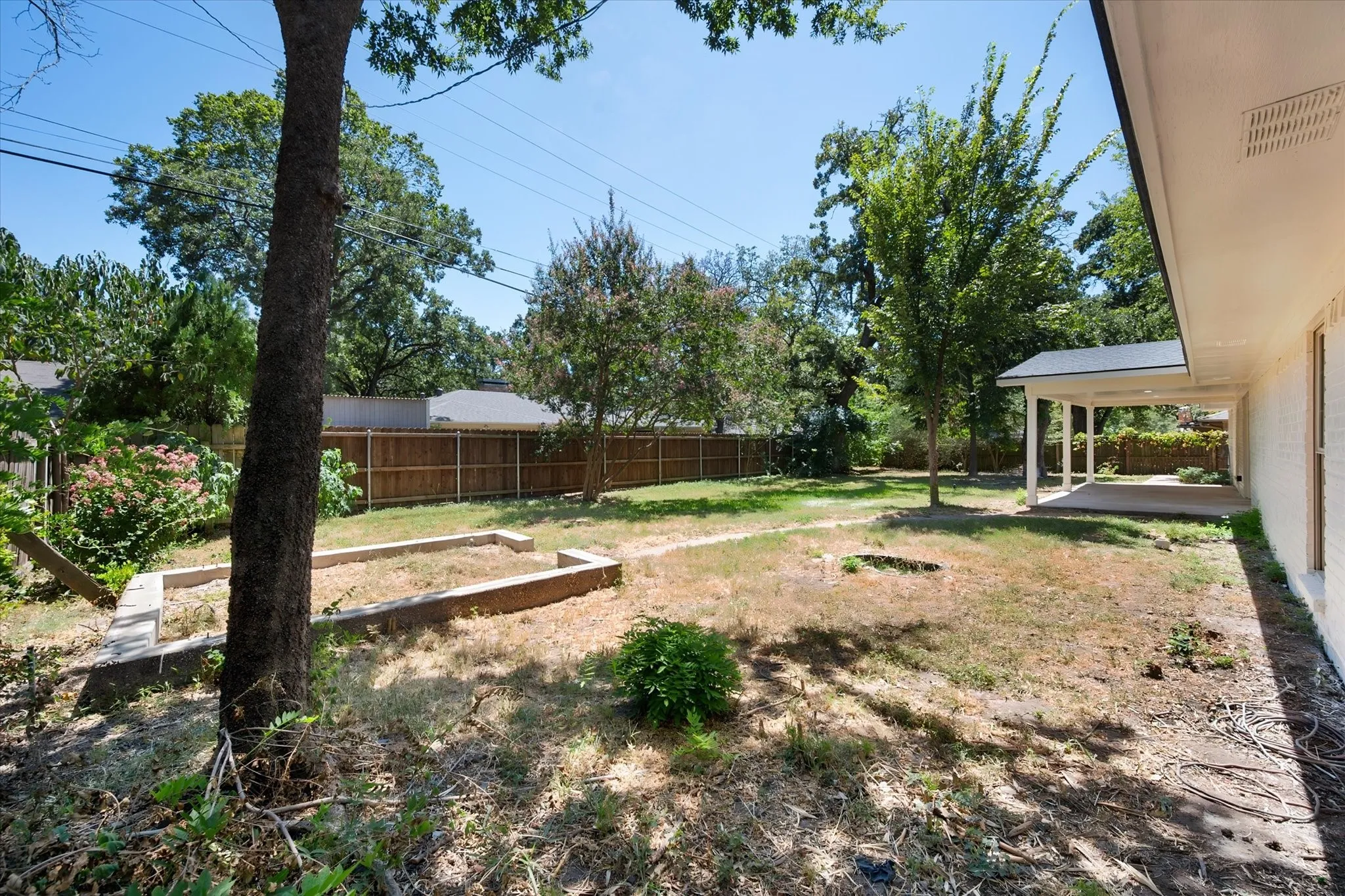 Single Family Residence For Sale in Navarro County , 1003 Woodcastle Drive, Corsicana, Texas 75110, 3 Bedroom, 2 Bathroom, Garage spaces, 2,160 Sqft, built in 1968, mls#21363782, Real Estate Agent in Corsicana, Homes For Sale in Navarro county, Homes For Sale in Corsicana, Realtor in Corsicana Texas, Real Estate Brokerage Independent Realty Texas, Luminita Cordes Realtor