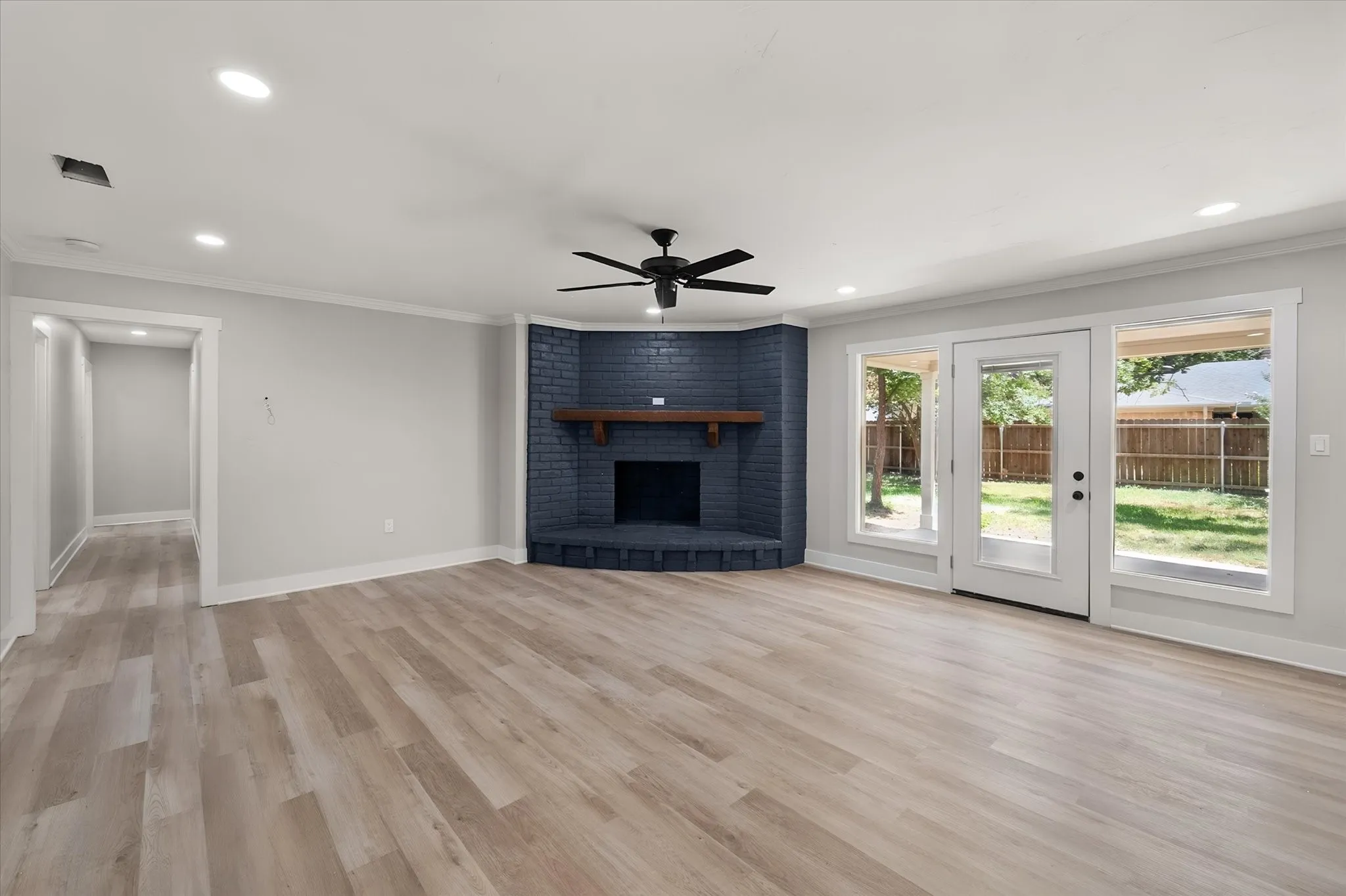 Single Family Residence For Sale in Navarro County , 1003 Woodcastle Drive, Corsicana, Texas 75110, 3 Bedroom, 2 Bathroom, Garage spaces, 2,160 Sqft, built in 1968, mls#21363782, Real Estate Agent in Corsicana, Homes For Sale in Navarro county, Homes For Sale in Corsicana, Realtor in Corsicana Texas, Real Estate Brokerage Independent Realty Texas, Luminita Cordes Realtor