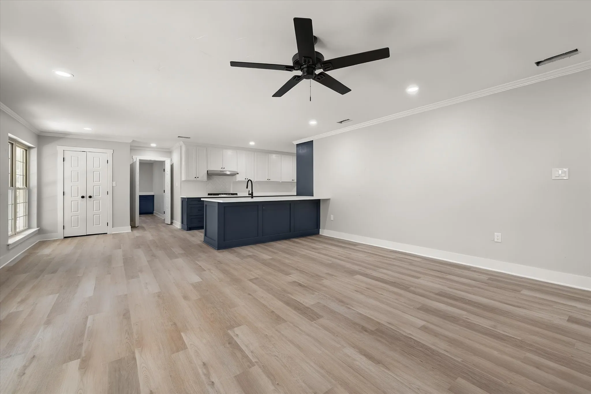 Single Family Residence For Sale in Navarro County , 1003 Woodcastle Drive, Corsicana, Texas 75110, 3 Bedroom, 2 Bathroom, Garage spaces, 2,160 Sqft, built in 1968, mls#21363782, Real Estate Agent in Corsicana, Homes For Sale in Navarro county, Homes For Sale in Corsicana, Realtor in Corsicana Texas, Real Estate Brokerage Independent Realty Texas, Luminita Cordes Realtor