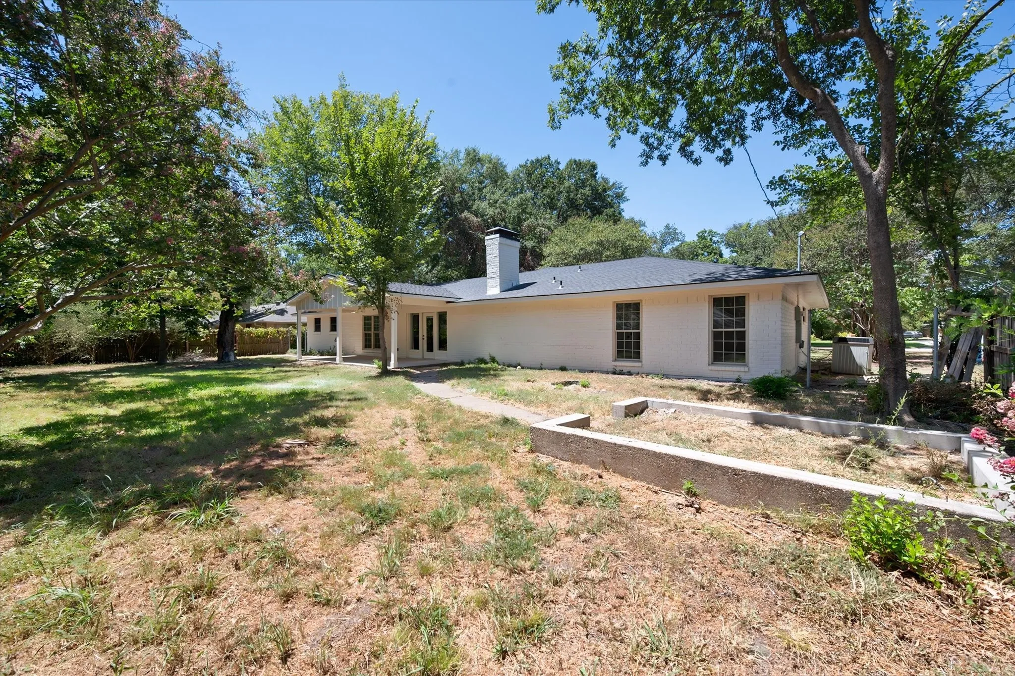 Single Family Residence For Sale in Navarro County , 1003 Woodcastle Drive, Corsicana, Texas 75110, 3 Bedroom, 2 Bathroom, Garage spaces, 2,160 Sqft, built in 1968, mls#21363782, Real Estate Agent in Corsicana, Homes For Sale in Navarro county, Homes For Sale in Corsicana, Realtor in Corsicana Texas, Real Estate Brokerage Independent Realty Texas, Luminita Cordes Realtor