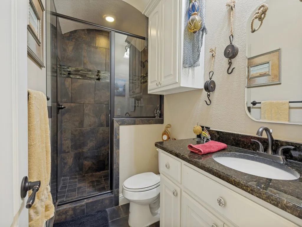 Single Family Residence For Sale in Grayson County , 87 Castle Pines Circle, Gordonville, Texas 76245, 4 Bedroom, 4 Bathroom, 2 Garage spaces, 3,657 Sqft, built in 2013, mls#21365099, Real Estate Agent in Gordonville, Homes For Sale in Grayson county, Homes For Sale in Gordonville, Realtor in Gordonville Texas, Real Estate Brokerage Independent Realty Texas, Luminita Cordes Realtor