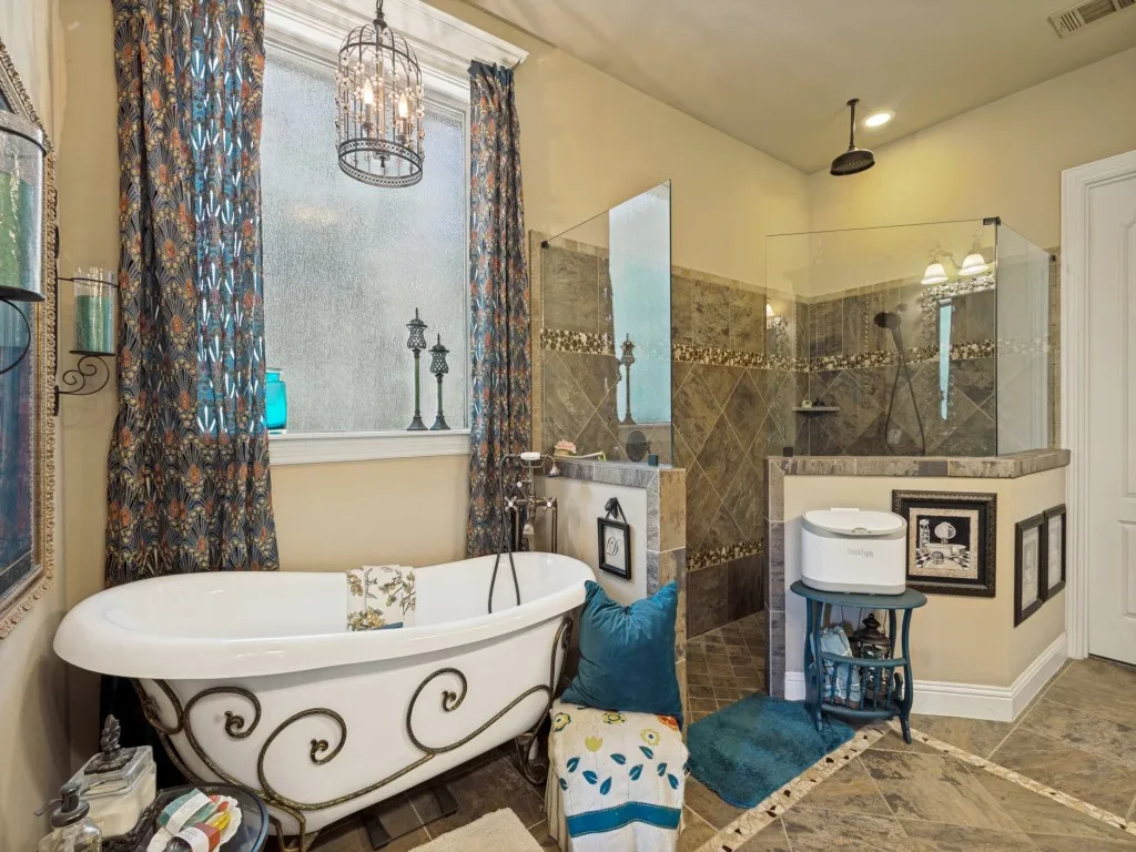 Single Family Residence For Sale in Grayson County , 87 Castle Pines Circle, Gordonville, Texas 76245, 4 Bedroom, 4 Bathroom, 2 Garage spaces, 3,657 Sqft, built in 2013, mls#21365099, Real Estate Agent in Gordonville, Homes For Sale in Grayson county, Homes For Sale in Gordonville, Realtor in Gordonville Texas, Real Estate Brokerage Independent Realty Texas, Luminita Cordes Realtor