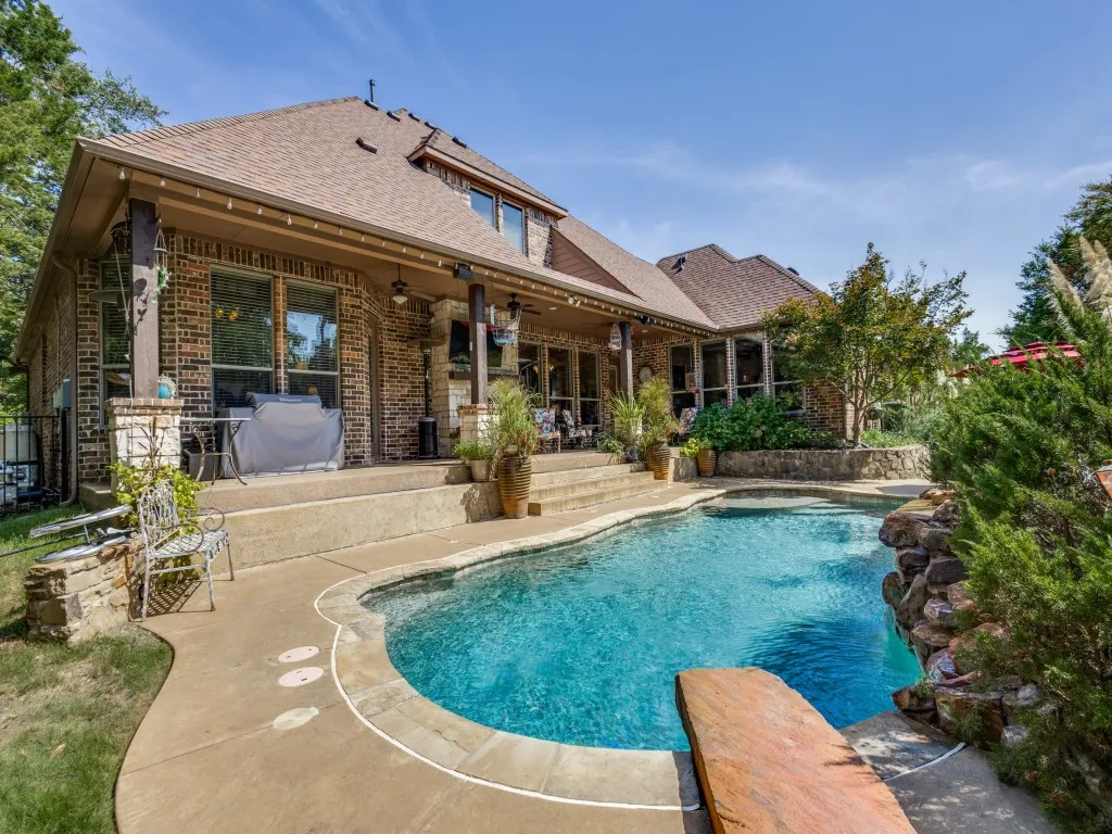 Single Family Residence For Sale in Grayson County , 87 Castle Pines Circle, Gordonville, Texas 76245, 4 Bedroom, 4 Bathroom, 2 Garage spaces, 3,657 Sqft, built in 2013, mls#21365099, Real Estate Agent in Gordonville, Homes For Sale in Grayson county, Homes For Sale in Gordonville, Realtor in Gordonville Texas, Real Estate Brokerage Independent Realty Texas, Luminita Cordes Realtor