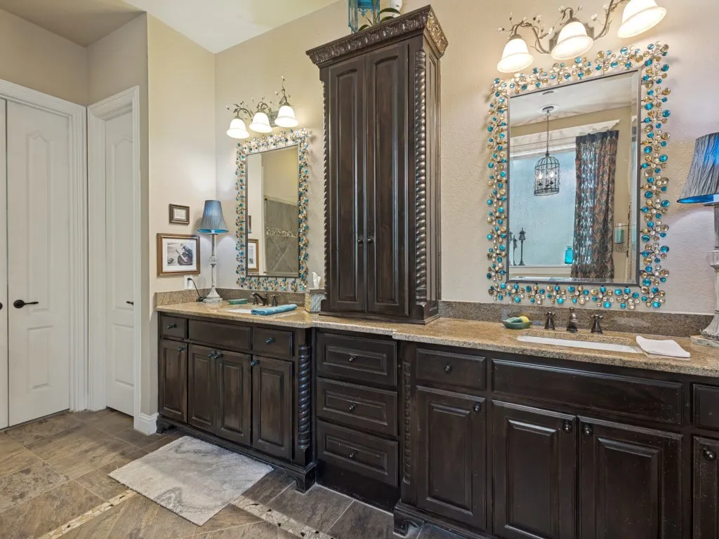 Single Family Residence For Sale in Grayson County , 87 Castle Pines Circle, Gordonville, Texas 76245, 4 Bedroom, 4 Bathroom, 2 Garage spaces, 3,657 Sqft, built in 2013, mls#21365099, Real Estate Agent in Gordonville, Homes For Sale in Grayson county, Homes For Sale in Gordonville, Realtor in Gordonville Texas, Real Estate Brokerage Independent Realty Texas, Luminita Cordes Realtor