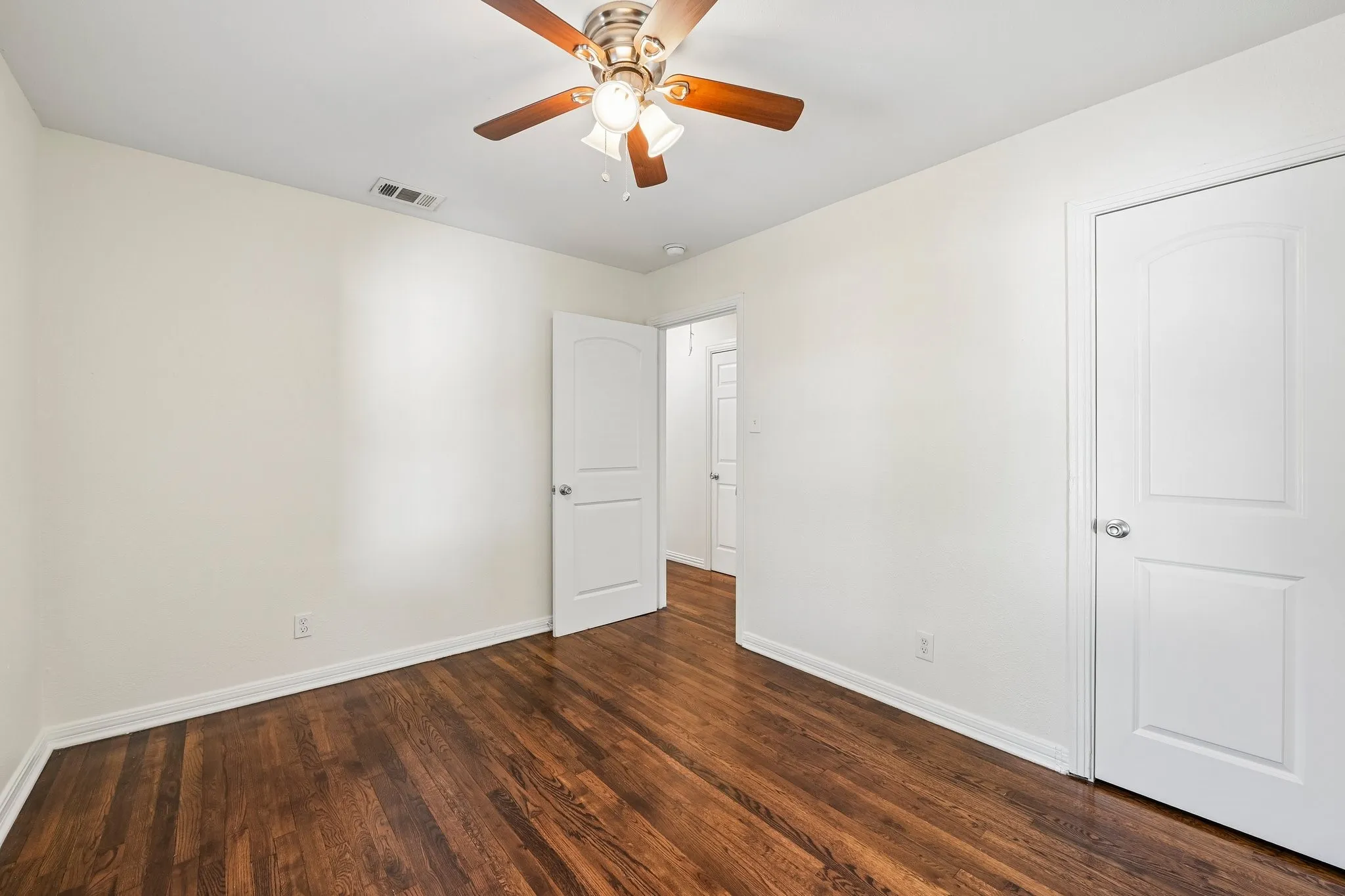 Single Family Residence For Sale in Tarrant County , 5012 Pamela Drive, Fort Worth, Texas 76116, 2 Bedroom, 1 Bathroom, Garage spaces, 780 Sqft, built in 1950, mls#21365912, Real Estate Agent in Fort Worth, Homes For Sale in Tarrant county, Homes For Sale in Fort Worth, Realtor in Fort Worth Texas, Real Estate Brokerage Independent Realty Texas, Luminita Cordes Realtor