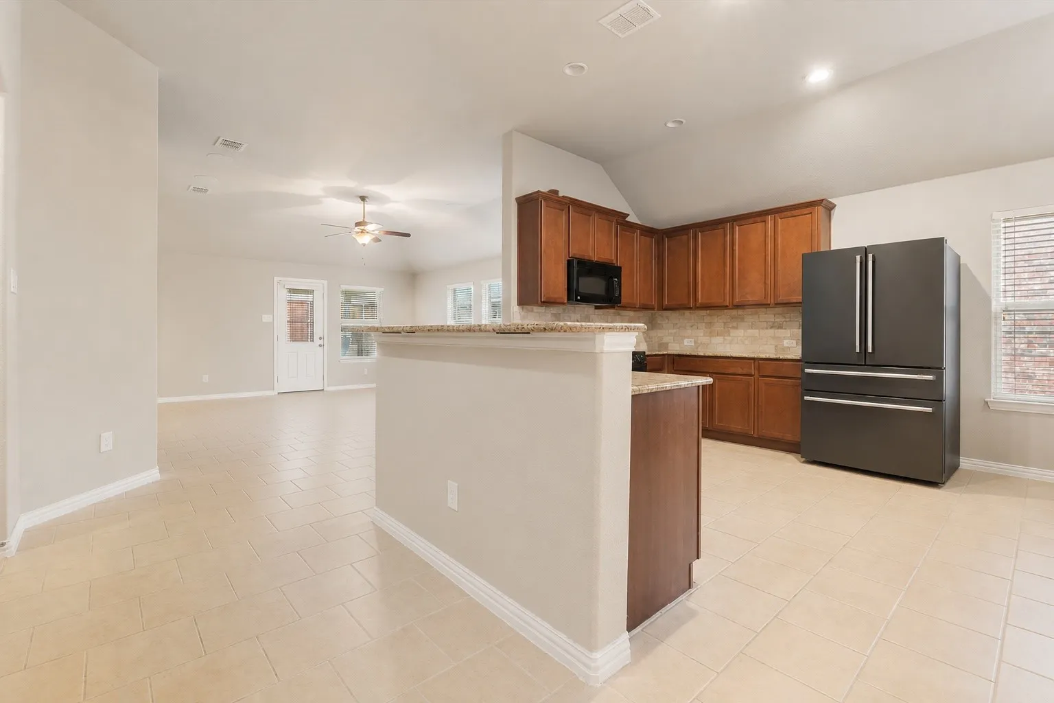 Single Family Residence For Sale in Tarrant County , 620 Swift Current Drive, Crowley, Texas 76036, 4 Bedroom, 2 Bathroom, 2 Garage spaces, 2,000 Sqft, built in 2012, mls#21365045, Real Estate Agent in Crowley, Homes For Sale in Tarrant county, Homes For Sale in Crowley, Realtor in Crowley Texas, Real Estate Brokerage Independent Realty Texas, Luminita Cordes Realtor