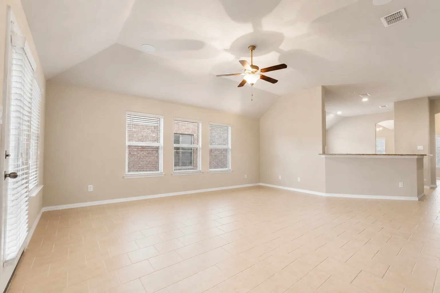 Single Family Residence For Sale in Tarrant County , 620 Swift Current Drive, Crowley, Texas 76036, 4 Bedroom, 2 Bathroom, 2 Garage spaces, 2,000 Sqft, built in 2012, mls#21365045, Real Estate Agent in Crowley, Homes For Sale in Tarrant county, Homes For Sale in Crowley, Realtor in Crowley Texas, Real Estate Brokerage Independent Realty Texas, Luminita Cordes Realtor