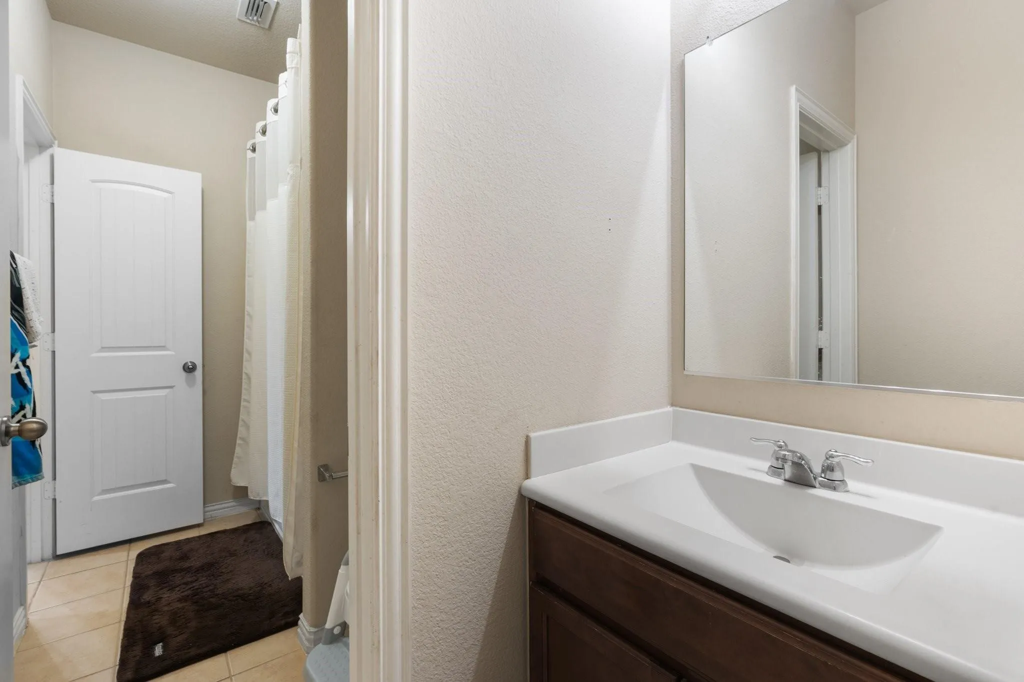 Single Family Residence For Sale in Tarrant County , 620 Swift Current Drive, Crowley, Texas 76036, 4 Bedroom, 2 Bathroom, 2 Garage spaces, 2,000 Sqft, built in 2012, mls#21365045, Real Estate Agent in Crowley, Homes For Sale in Tarrant county, Homes For Sale in Crowley, Realtor in Crowley Texas, Real Estate Brokerage Independent Realty Texas, Luminita Cordes Realtor