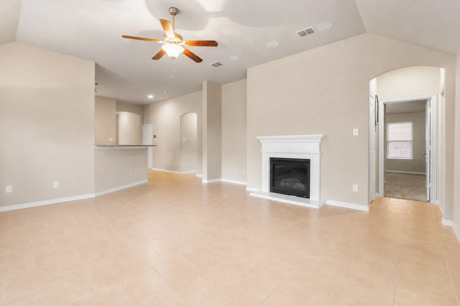 Single Family Residence For Sale in Tarrant County , 620 Swift Current Drive, Crowley, Texas 76036, 4 Bedroom, 2 Bathroom, 2 Garage spaces, 2,000 Sqft, built in 2012, mls#21365045, Real Estate Agent in Crowley, Homes For Sale in Tarrant county, Homes For Sale in Crowley, Realtor in Crowley Texas, Real Estate Brokerage Independent Realty Texas, Luminita Cordes Realtor
