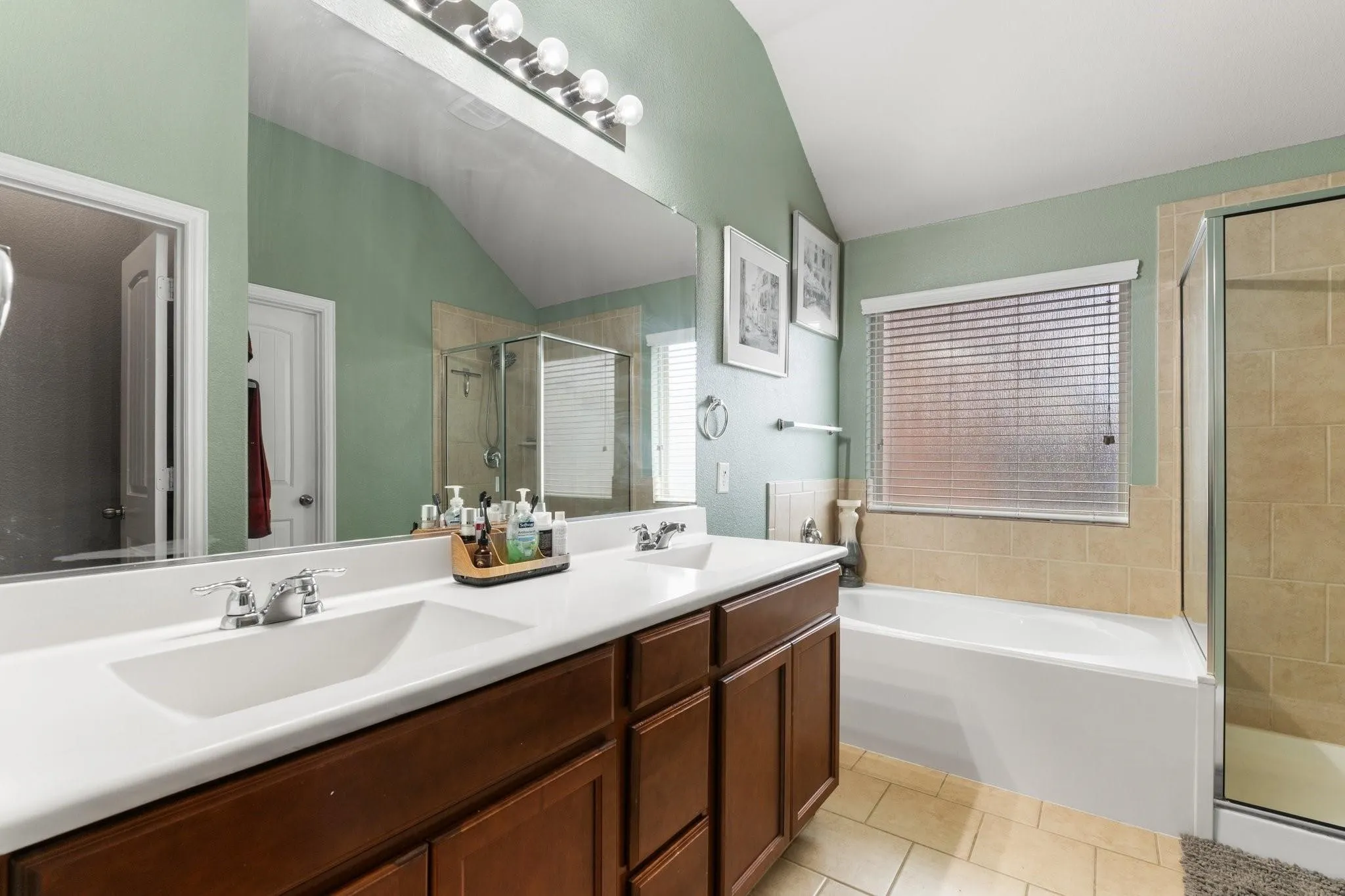 Single Family Residence For Sale in Tarrant County , 620 Swift Current Drive, Crowley, Texas 76036, 4 Bedroom, 2 Bathroom, 2 Garage spaces, 2,000 Sqft, built in 2012, mls#21365045, Real Estate Agent in Crowley, Homes For Sale in Tarrant county, Homes For Sale in Crowley, Realtor in Crowley Texas, Real Estate Brokerage Independent Realty Texas, Luminita Cordes Realtor