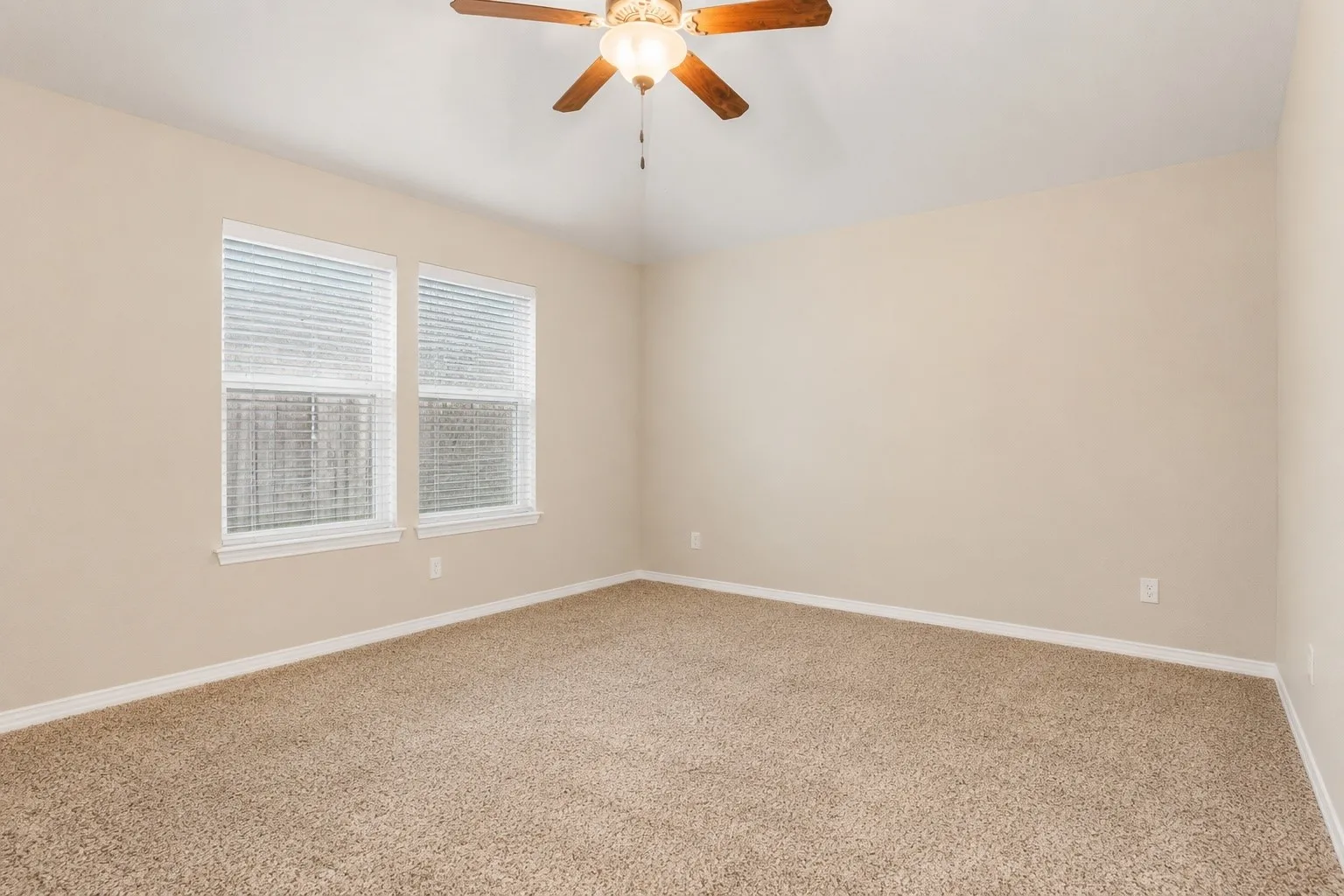 Single Family Residence For Sale in Tarrant County , 620 Swift Current Drive, Crowley, Texas 76036, 4 Bedroom, 2 Bathroom, 2 Garage spaces, 2,000 Sqft, built in 2012, mls#21365045, Real Estate Agent in Crowley, Homes For Sale in Tarrant county, Homes For Sale in Crowley, Realtor in Crowley Texas, Real Estate Brokerage Independent Realty Texas, Luminita Cordes Realtor