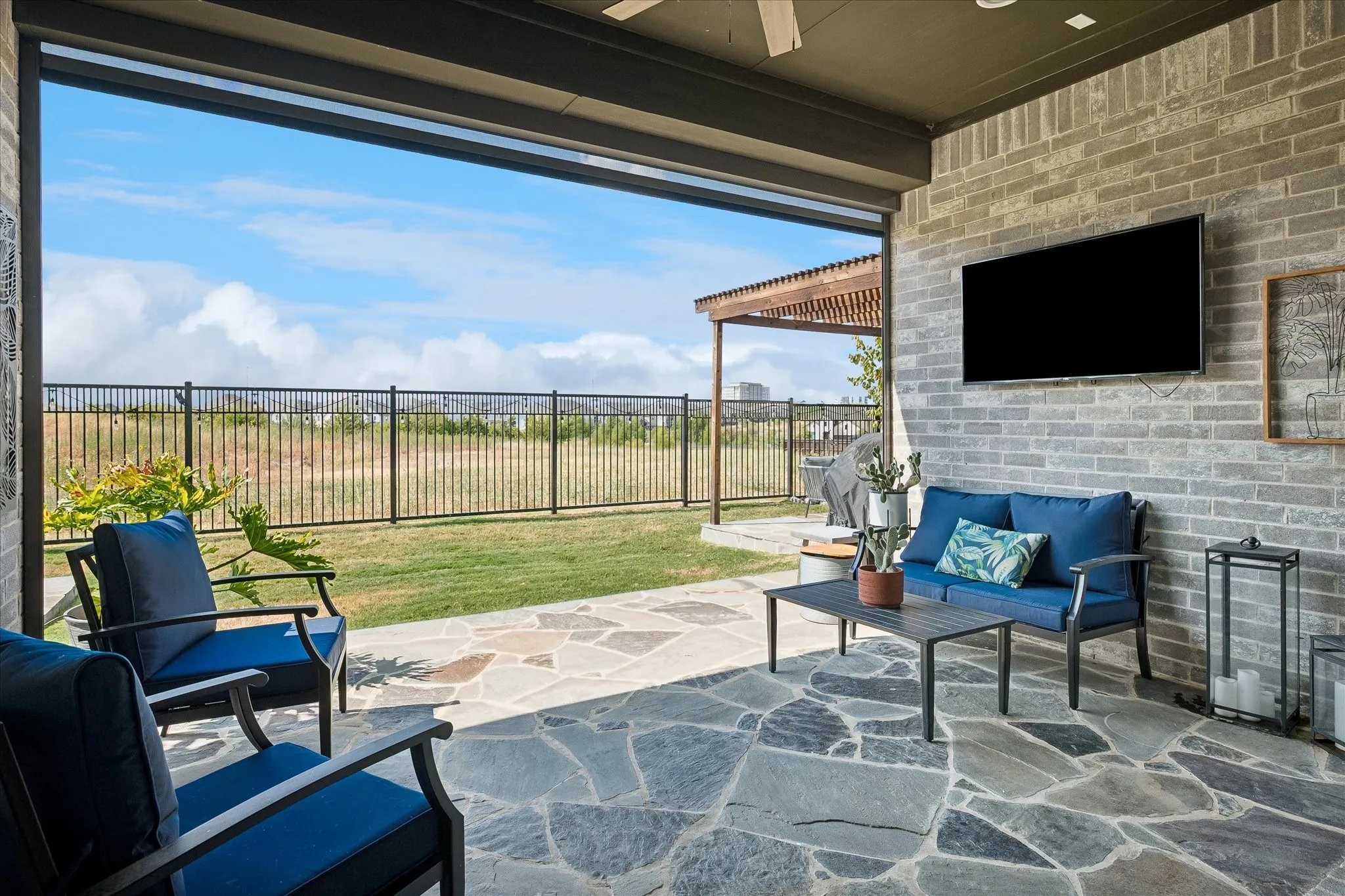 Single Family Residence For Sale in Denton County , 1737 Clem Castle Drive, Carrollton, Texas 75010, 5 Bedroom, 5 Bathroom, 3 Garage spaces, 3,827 Sqft, built in 2021, mls#21361280, Real Estate Agent in Carrollton, Homes For Sale in Denton county, Homes For Sale in Carrollton, Realtor in Carrollton Texas, Real Estate Brokerage Independent Realty Texas, Luminita Cordes Realtor