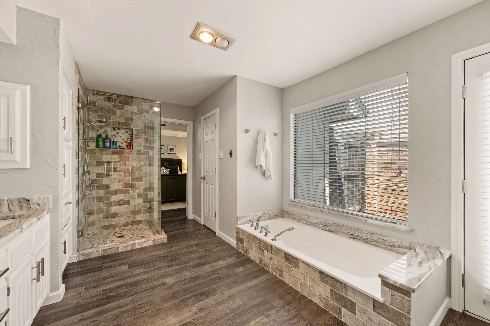 Single Family Residence For Sale in Tarrant County , 5709 Glacier Lake Drive, Arlington, Texas 76013, 4 Bedroom, 3 Bathroom, 2 Garage spaces, 2,424 Sqft, built in 1981, mls#21365181, Real Estate Agent in Arlington, Homes For Sale in Tarrant county, Homes For Sale in Arlington, Realtor in Arlington Texas, Real Estate Brokerage Independent Realty Texas, Luminita Cordes Realtor