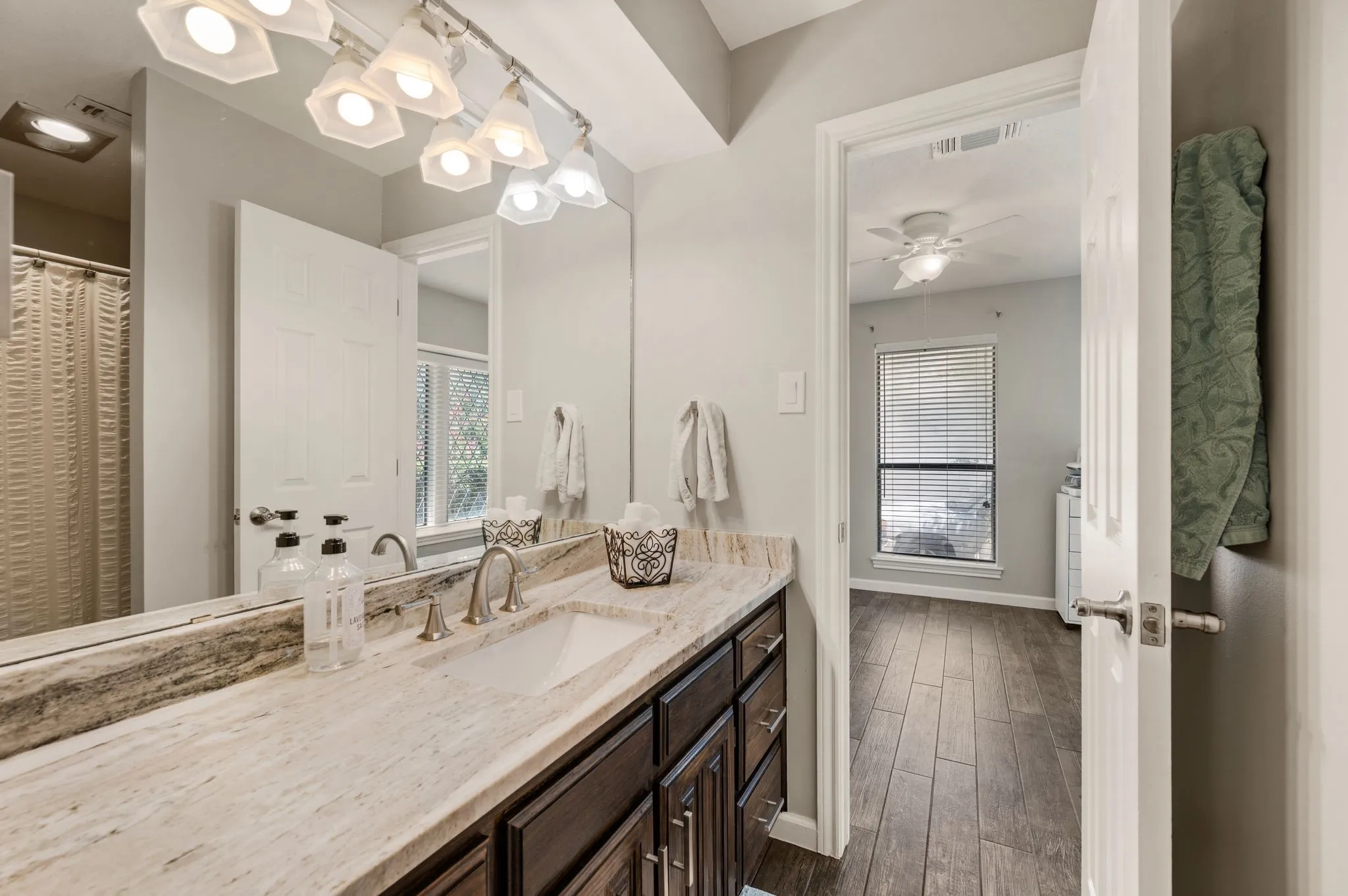 Single Family Residence For Sale in Tarrant County , 5709 Glacier Lake Drive, Arlington, Texas 76013, 4 Bedroom, 3 Bathroom, 2 Garage spaces, 2,424 Sqft, built in 1981, mls#21365181, Real Estate Agent in Arlington, Homes For Sale in Tarrant county, Homes For Sale in Arlington, Realtor in Arlington Texas, Real Estate Brokerage Independent Realty Texas, Luminita Cordes Realtor