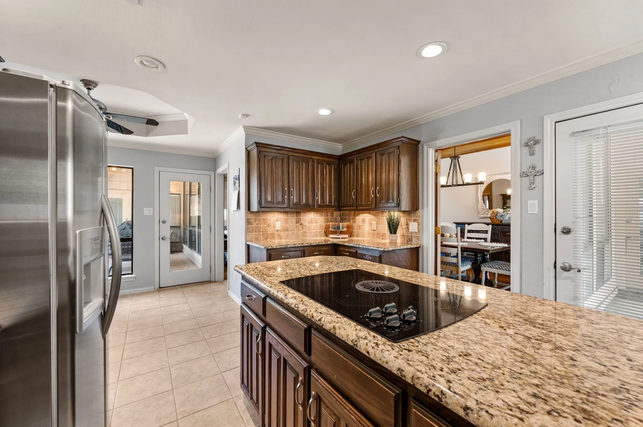 Single Family Residence For Sale in Tarrant County , 5709 Glacier Lake Drive, Arlington, Texas 76013, 4 Bedroom, 3 Bathroom, 2 Garage spaces, 2,424 Sqft, built in 1981, mls#21365181, Real Estate Agent in Arlington, Homes For Sale in Tarrant county, Homes For Sale in Arlington, Realtor in Arlington Texas, Real Estate Brokerage Independent Realty Texas, Luminita Cordes Realtor