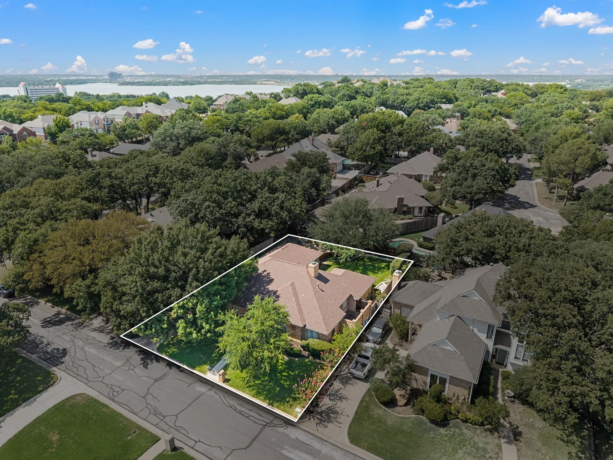 Single Family Residence For Sale in Tarrant County , 5709 Glacier Lake Drive, Arlington, Texas 76013, 4 Bedroom, 3 Bathroom, 2 Garage spaces, 2,424 Sqft, built in 1981, mls#21365181, Real Estate Agent in Arlington, Homes For Sale in Tarrant county, Homes For Sale in Arlington, Realtor in Arlington Texas, Real Estate Brokerage Independent Realty Texas, Luminita Cordes Realtor