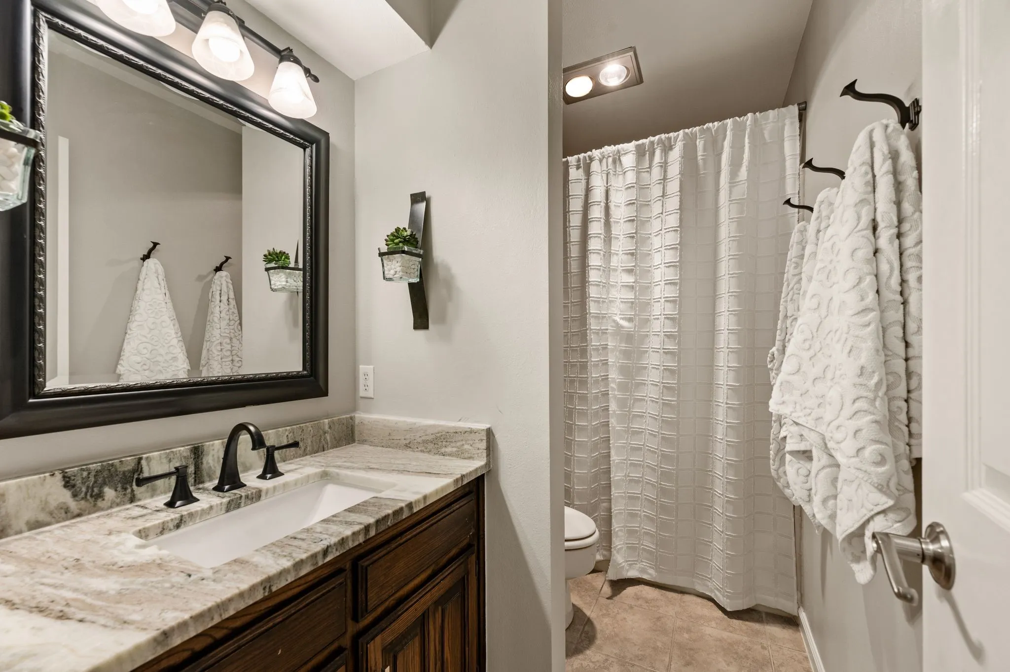 Single Family Residence For Sale in Tarrant County , 5709 Glacier Lake Drive, Arlington, Texas 76013, 4 Bedroom, 3 Bathroom, 2 Garage spaces, 2,424 Sqft, built in 1981, mls#21365181, Real Estate Agent in Arlington, Homes For Sale in Tarrant county, Homes For Sale in Arlington, Realtor in Arlington Texas, Real Estate Brokerage Independent Realty Texas, Luminita Cordes Realtor