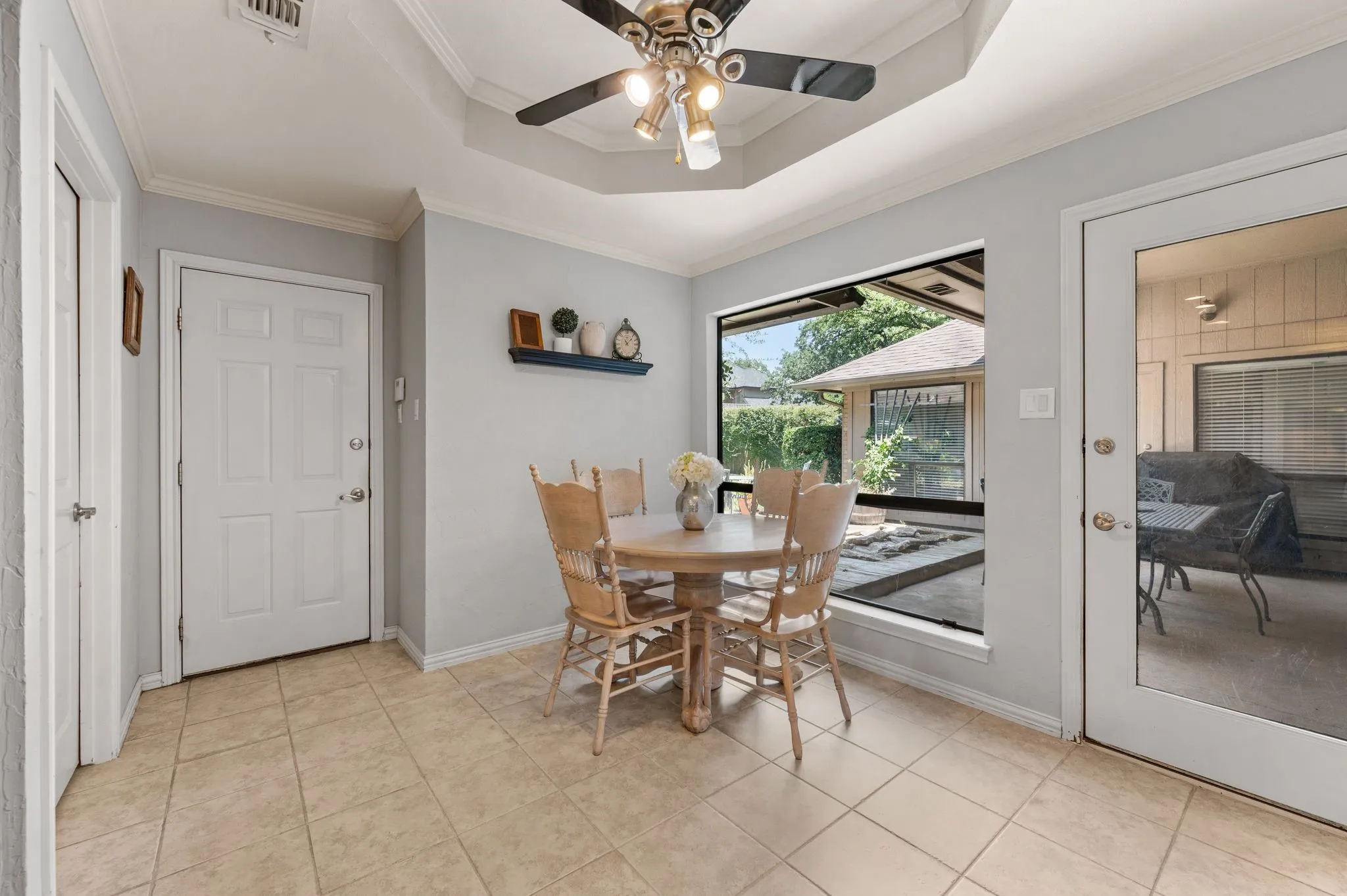 Single Family Residence For Sale in Tarrant County , 5709 Glacier Lake Drive, Arlington, Texas 76013, 4 Bedroom, 3 Bathroom, 2 Garage spaces, 2,424 Sqft, built in 1981, mls#21365181, Real Estate Agent in Arlington, Homes For Sale in Tarrant county, Homes For Sale in Arlington, Realtor in Arlington Texas, Real Estate Brokerage Independent Realty Texas, Luminita Cordes Realtor