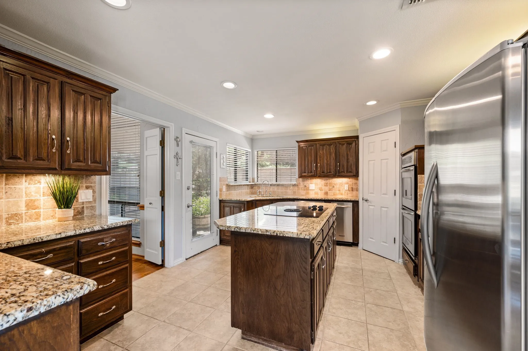 Single Family Residence For Sale in Tarrant County , 5709 Glacier Lake Drive, Arlington, Texas 76013, 4 Bedroom, 3 Bathroom, 2 Garage spaces, 2,424 Sqft, built in 1981, mls#21365181, Real Estate Agent in Arlington, Homes For Sale in Tarrant county, Homes For Sale in Arlington, Realtor in Arlington Texas, Real Estate Brokerage Independent Realty Texas, Luminita Cordes Realtor