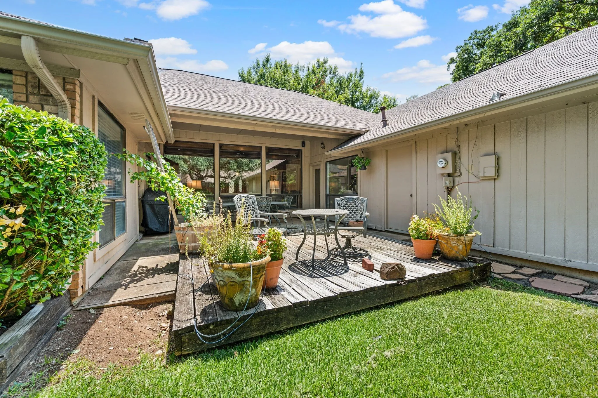 Single Family Residence For Sale in Tarrant County , 5709 Glacier Lake Drive, Arlington, Texas 76013, 4 Bedroom, 3 Bathroom, 2 Garage spaces, 2,424 Sqft, built in 1981, mls#21365181, Real Estate Agent in Arlington, Homes For Sale in Tarrant county, Homes For Sale in Arlington, Realtor in Arlington Texas, Real Estate Brokerage Independent Realty Texas, Luminita Cordes Realtor