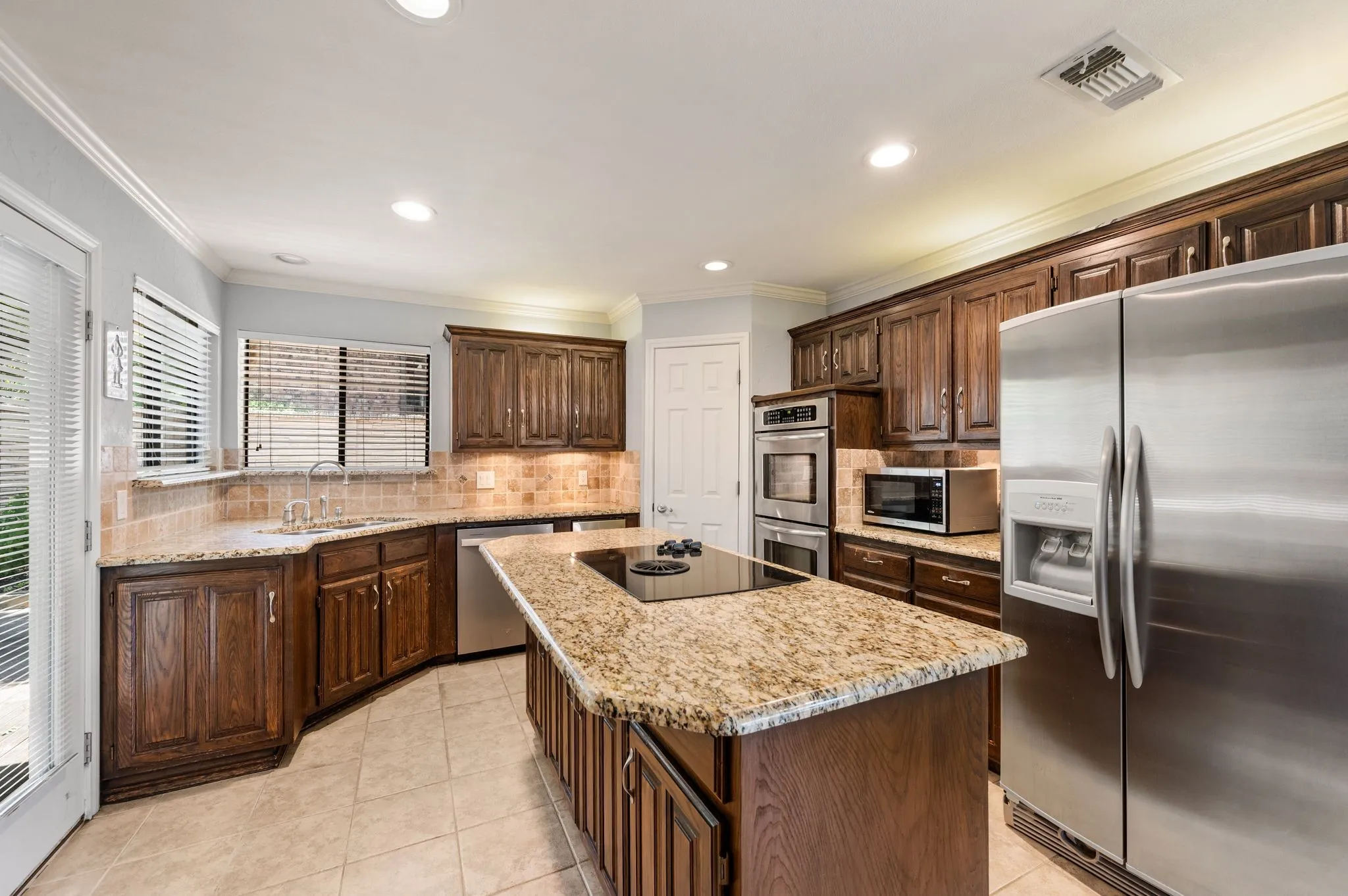 Single Family Residence For Sale in Tarrant County , 5709 Glacier Lake Drive, Arlington, Texas 76013, 4 Bedroom, 3 Bathroom, 2 Garage spaces, 2,424 Sqft, built in 1981, mls#21365181, Real Estate Agent in Arlington, Homes For Sale in Tarrant county, Homes For Sale in Arlington, Realtor in Arlington Texas, Real Estate Brokerage Independent Realty Texas, Luminita Cordes Realtor