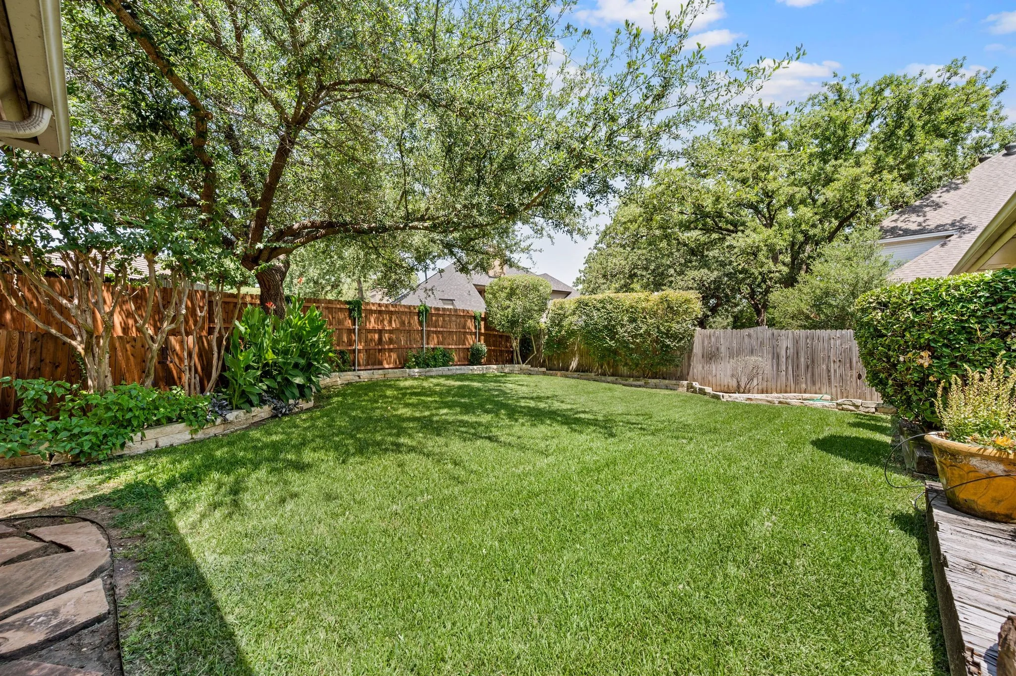 Single Family Residence For Sale in Tarrant County , 5709 Glacier Lake Drive, Arlington, Texas 76013, 4 Bedroom, 3 Bathroom, 2 Garage spaces, 2,424 Sqft, built in 1981, mls#21365181, Real Estate Agent in Arlington, Homes For Sale in Tarrant county, Homes For Sale in Arlington, Realtor in Arlington Texas, Real Estate Brokerage Independent Realty Texas, Luminita Cordes Realtor