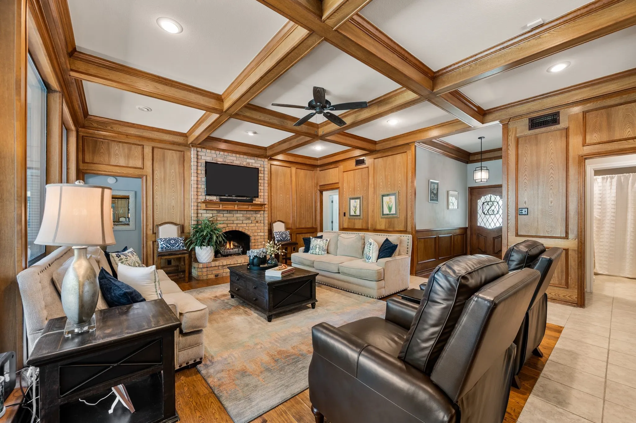 Single Family Residence For Sale in Tarrant County , 5709 Glacier Lake Drive, Arlington, Texas 76013, 4 Bedroom, 3 Bathroom, 2 Garage spaces, 2,424 Sqft, built in 1981, mls#21365181, Real Estate Agent in Arlington, Homes For Sale in Tarrant county, Homes For Sale in Arlington, Realtor in Arlington Texas, Real Estate Brokerage Independent Realty Texas, Luminita Cordes Realtor