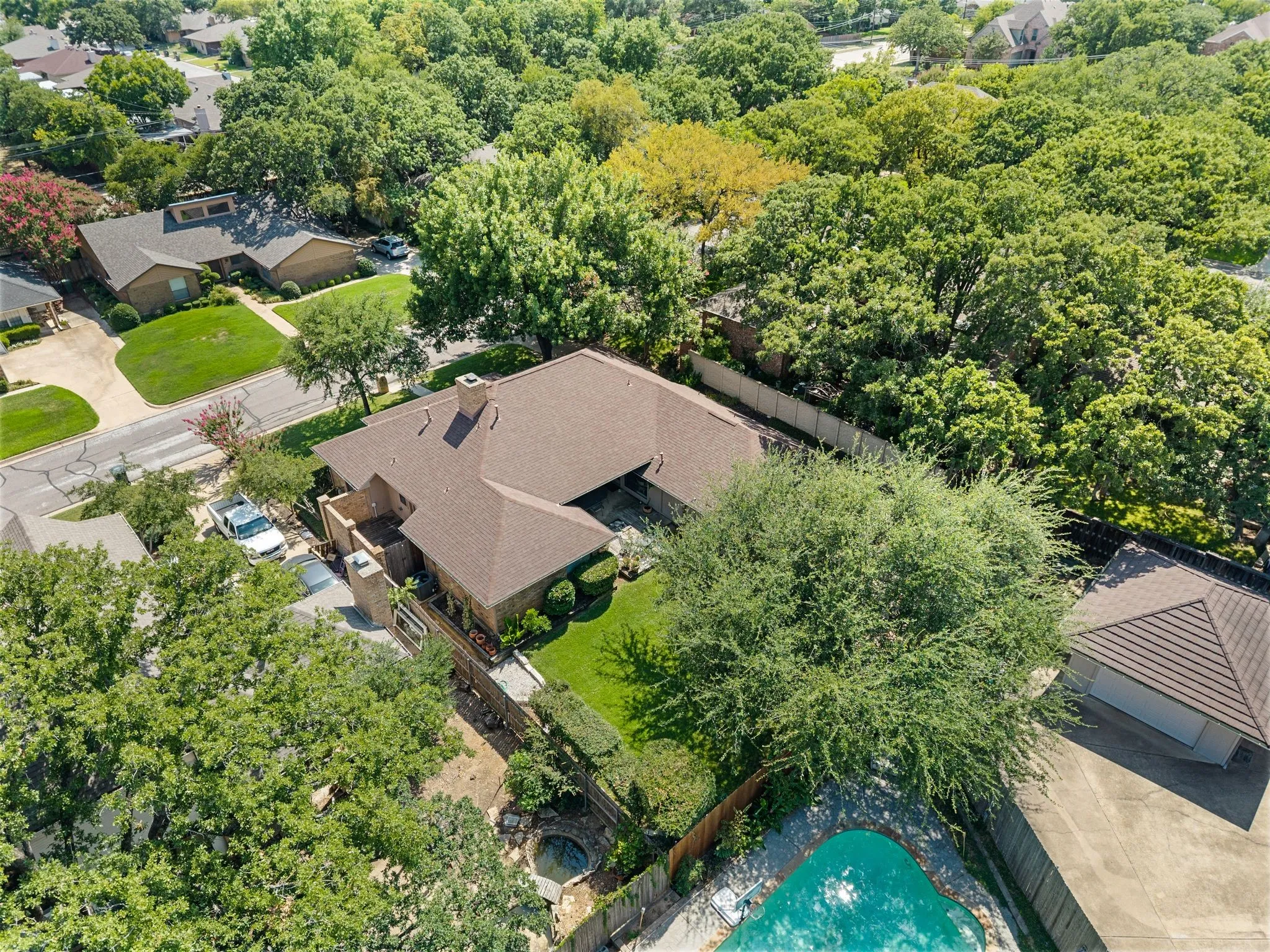 Single Family Residence For Sale in Tarrant County , 5709 Glacier Lake Drive, Arlington, Texas 76013, 4 Bedroom, 3 Bathroom, 2 Garage spaces, 2,424 Sqft, built in 1981, mls#21365181, Real Estate Agent in Arlington, Homes For Sale in Tarrant county, Homes For Sale in Arlington, Realtor in Arlington Texas, Real Estate Brokerage Independent Realty Texas, Luminita Cordes Realtor