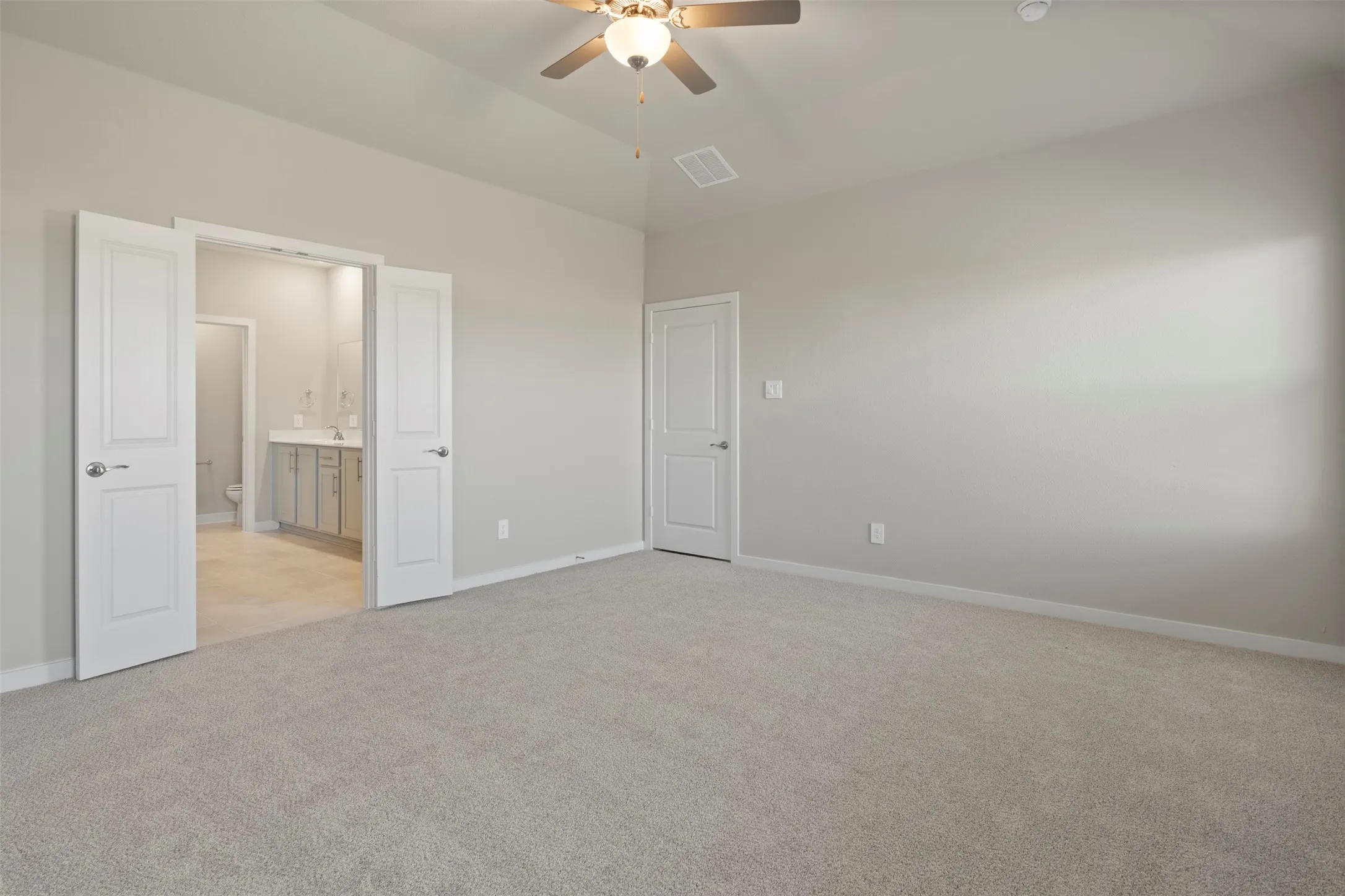 Plush carpeting throughout, paired with light gray wall tones