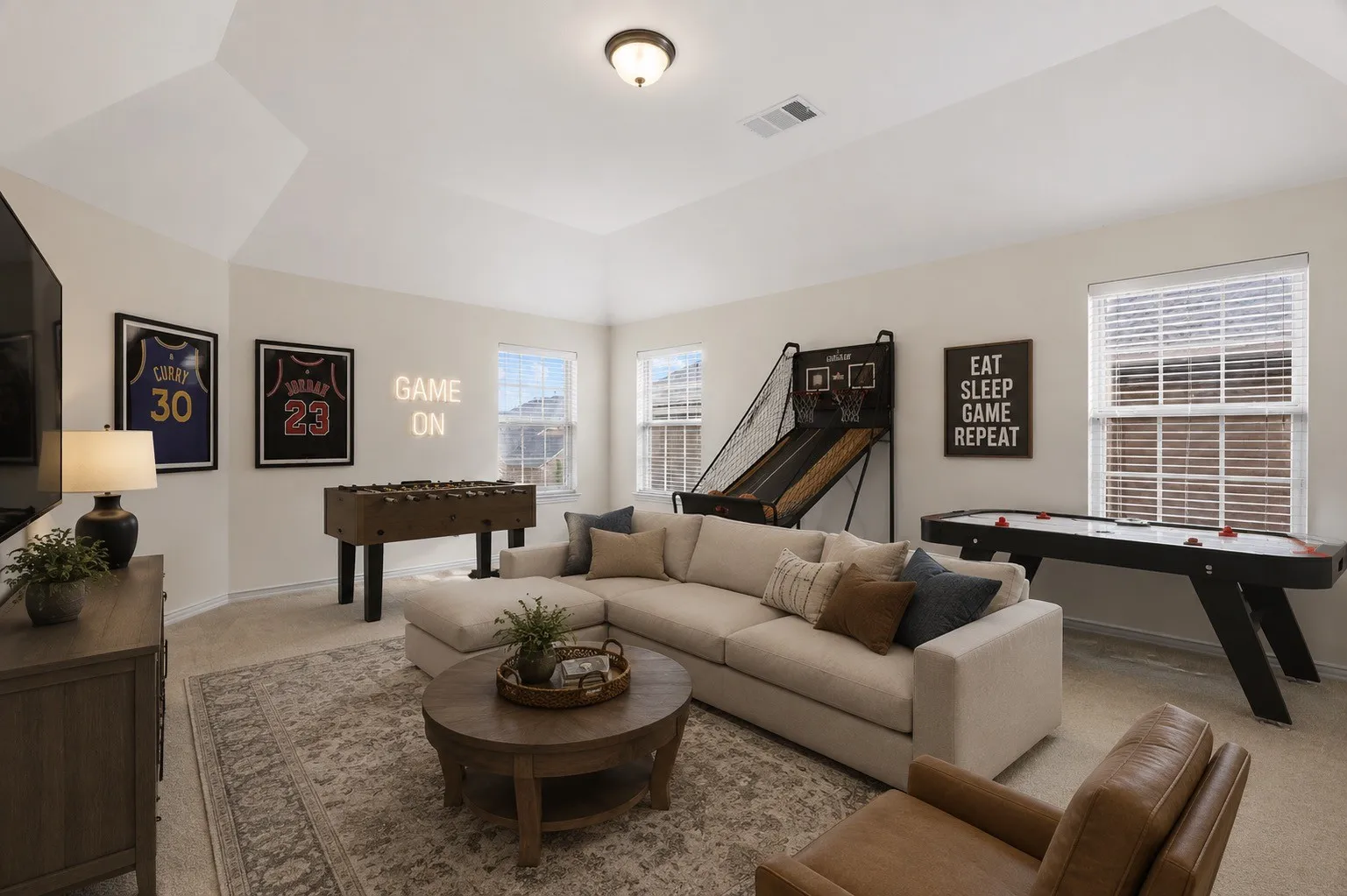 Single Family Residence For Sale in Denton County , 1421 8th Street, Argyle, Texas 76226, 5 Bedroom, 4 Bathroom, 3 Garage spaces, 3,969 Sqft, built in 2016, mls#21365386, Real Estate Agent in Argyle, Homes For Sale in Denton county, Homes For Sale in Argyle, Realtor in Argyle Texas, Real Estate Brokerage Independent Realty Texas, Luminita Cordes Realtor