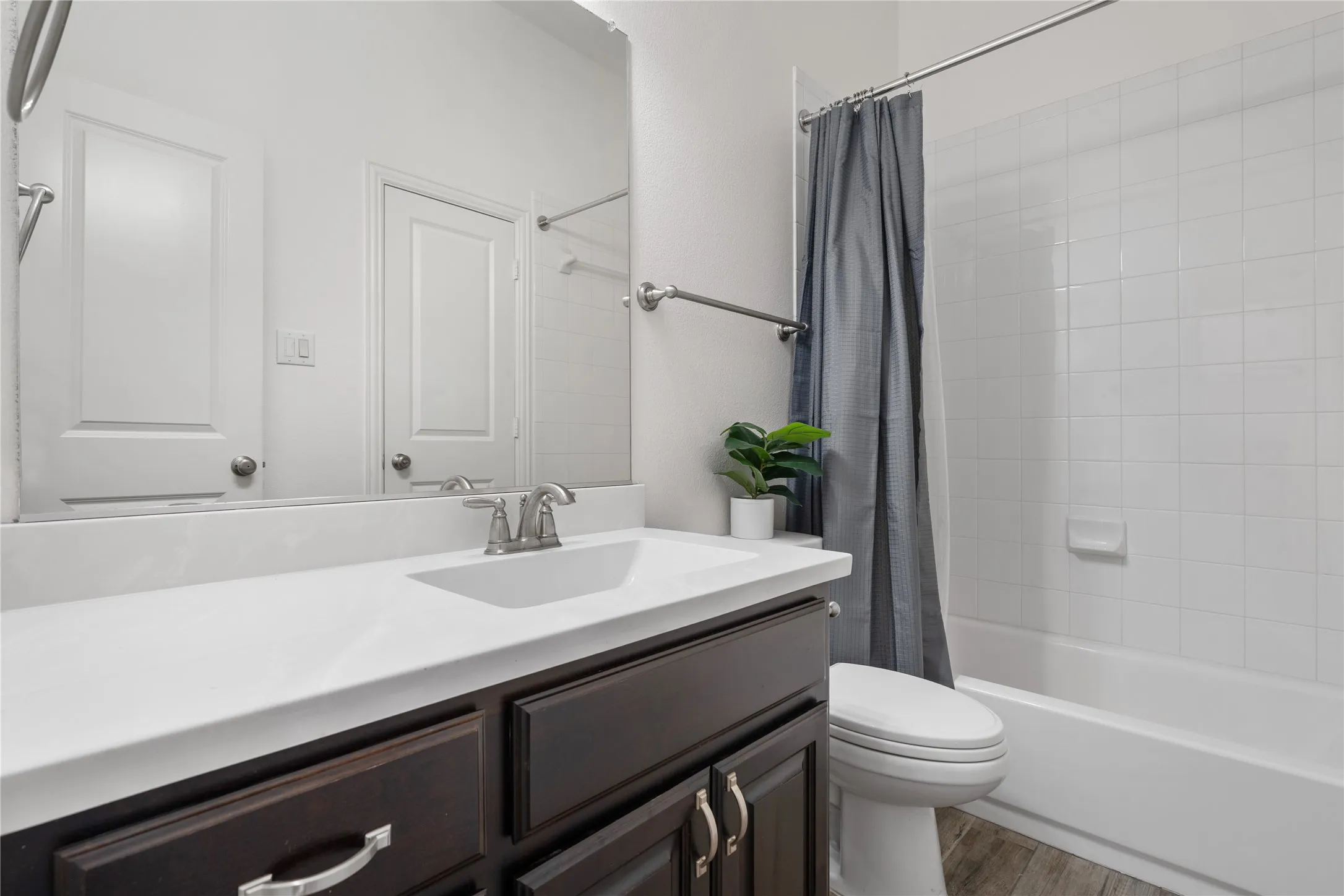 Single Family Residence For Sale in Denton County , 1421 8th Street, Argyle, Texas 76226, 5 Bedroom, 4 Bathroom, 3 Garage spaces, 3,969 Sqft, built in 2016, mls#21365386, Real Estate Agent in Argyle, Homes For Sale in Denton county, Homes For Sale in Argyle, Realtor in Argyle Texas, Real Estate Brokerage Independent Realty Texas, Luminita Cordes Realtor