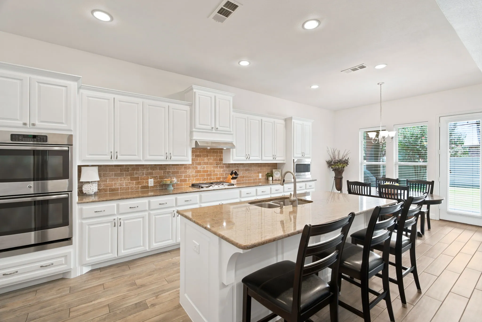 Single Family Residence For Sale in Denton County , 1421 8th Street, Argyle, Texas 76226, 5 Bedroom, 4 Bathroom, 3 Garage spaces, 3,969 Sqft, built in 2016, mls#21365386, Real Estate Agent in Argyle, Homes For Sale in Denton county, Homes For Sale in Argyle, Realtor in Argyle Texas, Real Estate Brokerage Independent Realty Texas, Luminita Cordes Realtor