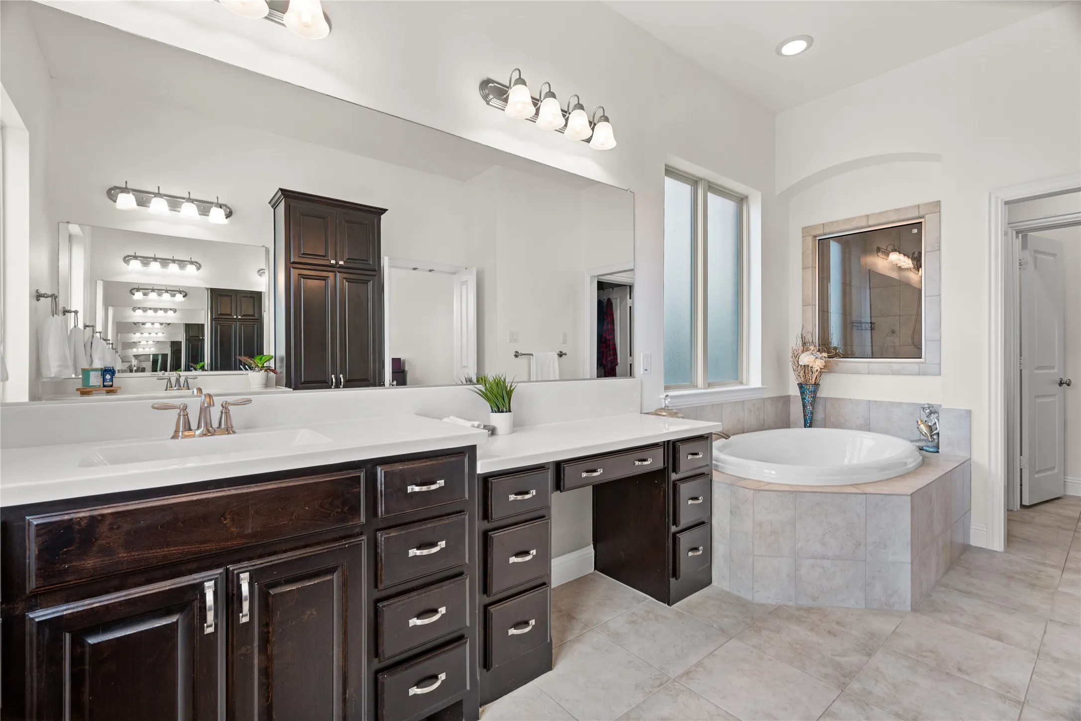 Single Family Residence For Sale in Denton County , 1421 8th Street, Argyle, Texas 76226, 5 Bedroom, 4 Bathroom, 3 Garage spaces, 3,969 Sqft, built in 2016, mls#21365386, Real Estate Agent in Argyle, Homes For Sale in Denton county, Homes For Sale in Argyle, Realtor in Argyle Texas, Real Estate Brokerage Independent Realty Texas, Luminita Cordes Realtor