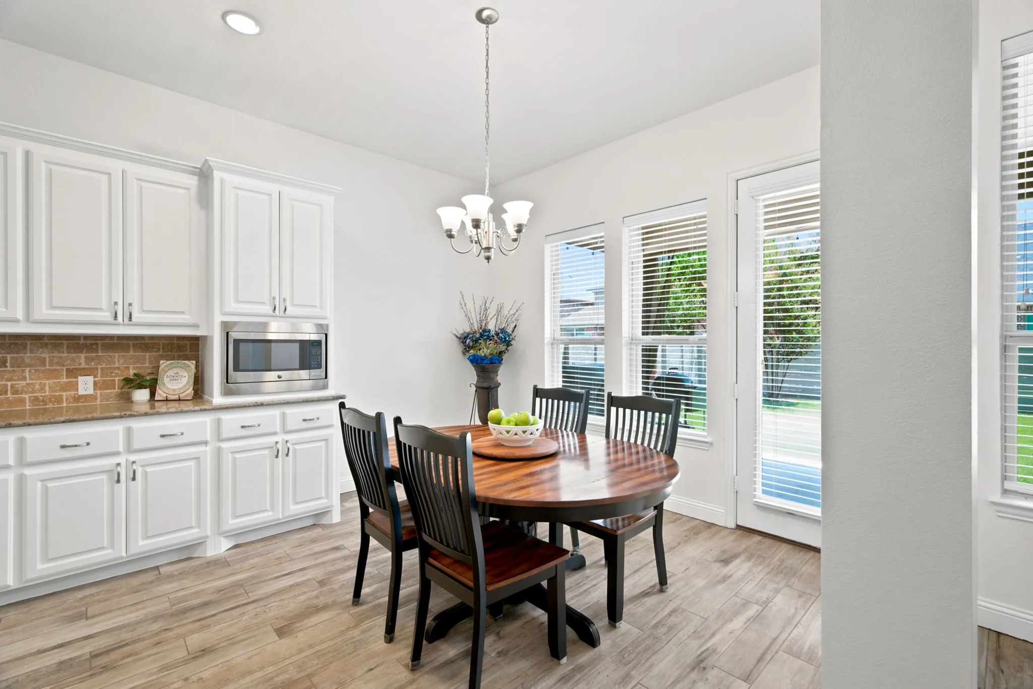 Single Family Residence For Sale in Denton County , 1421 8th Street, Argyle, Texas 76226, 5 Bedroom, 4 Bathroom, 3 Garage spaces, 3,969 Sqft, built in 2016, mls#21365386, Real Estate Agent in Argyle, Homes For Sale in Denton county, Homes For Sale in Argyle, Realtor in Argyle Texas, Real Estate Brokerage Independent Realty Texas, Luminita Cordes Realtor