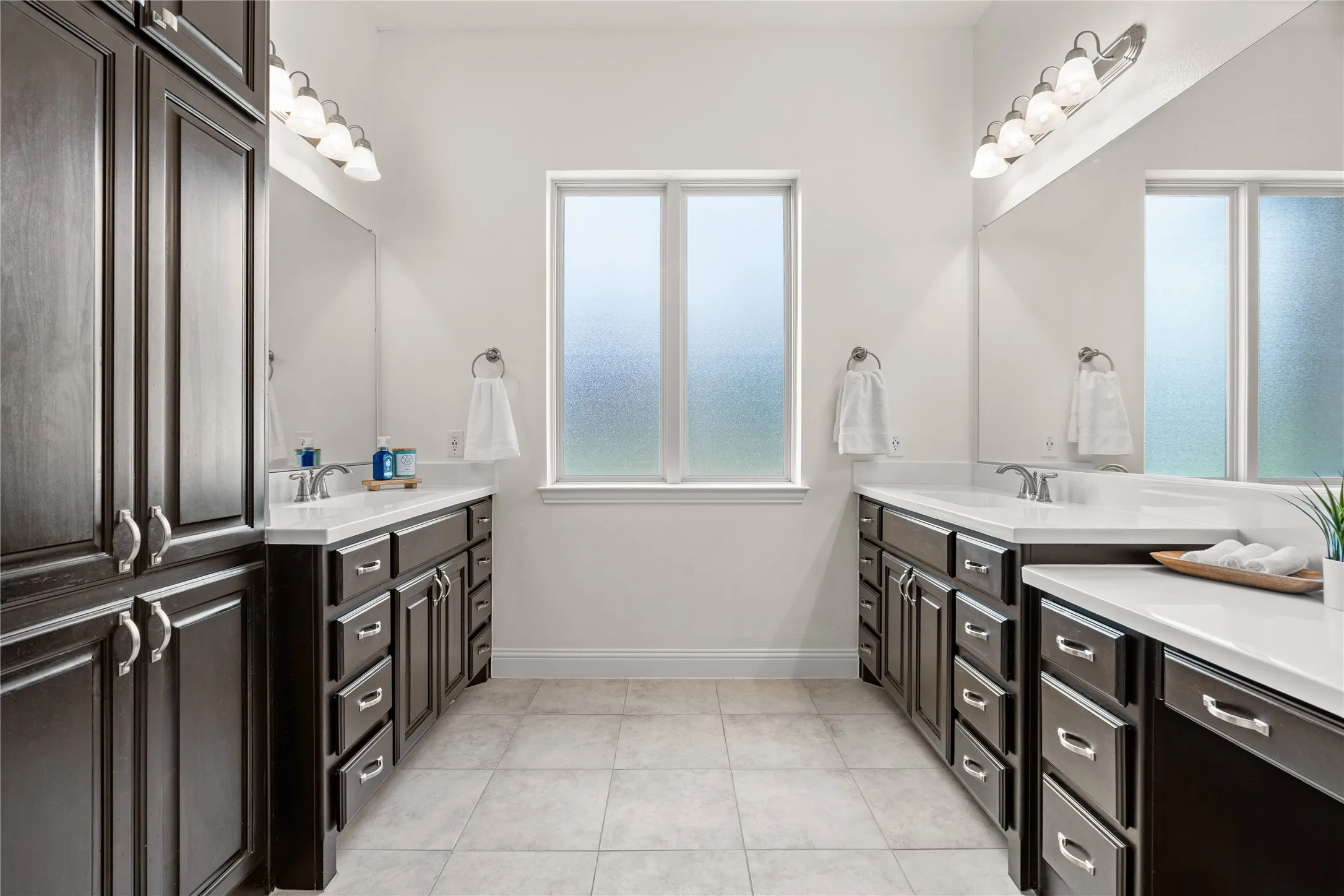 Single Family Residence For Sale in Denton County , 1421 8th Street, Argyle, Texas 76226, 5 Bedroom, 4 Bathroom, 3 Garage spaces, 3,969 Sqft, built in 2016, mls#21365386, Real Estate Agent in Argyle, Homes For Sale in Denton county, Homes For Sale in Argyle, Realtor in Argyle Texas, Real Estate Brokerage Independent Realty Texas, Luminita Cordes Realtor