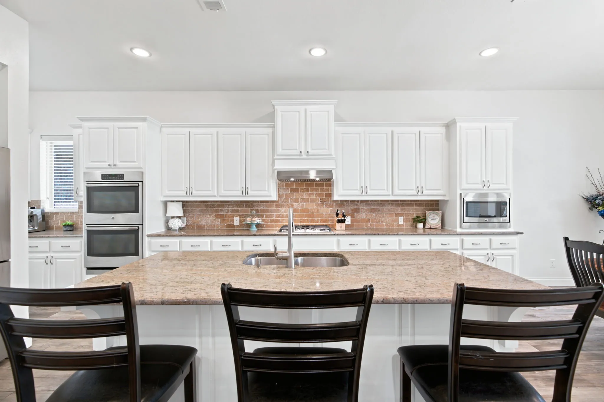 Single Family Residence For Sale in Denton County , 1421 8th Street, Argyle, Texas 76226, 5 Bedroom, 4 Bathroom, 3 Garage spaces, 3,969 Sqft, built in 2016, mls#21365386, Real Estate Agent in Argyle, Homes For Sale in Denton county, Homes For Sale in Argyle, Realtor in Argyle Texas, Real Estate Brokerage Independent Realty Texas, Luminita Cordes Realtor